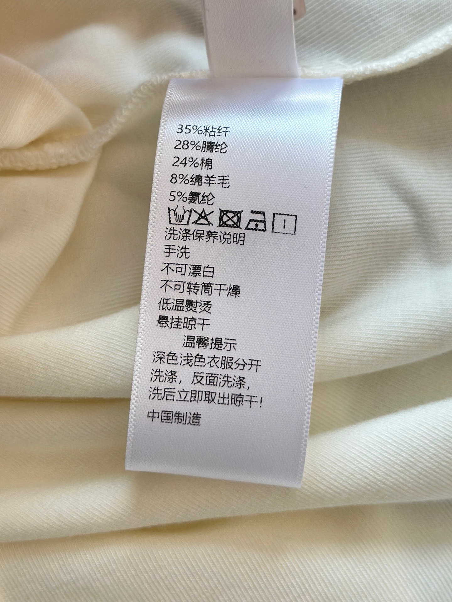 🛒𝐍𝐄𝐖 · 𝟐𝟎𝟐5/爆款现货设计师 原创｜2025新款斜肩打底衫云感舒适的系列！上身的触感谁穿谁知道