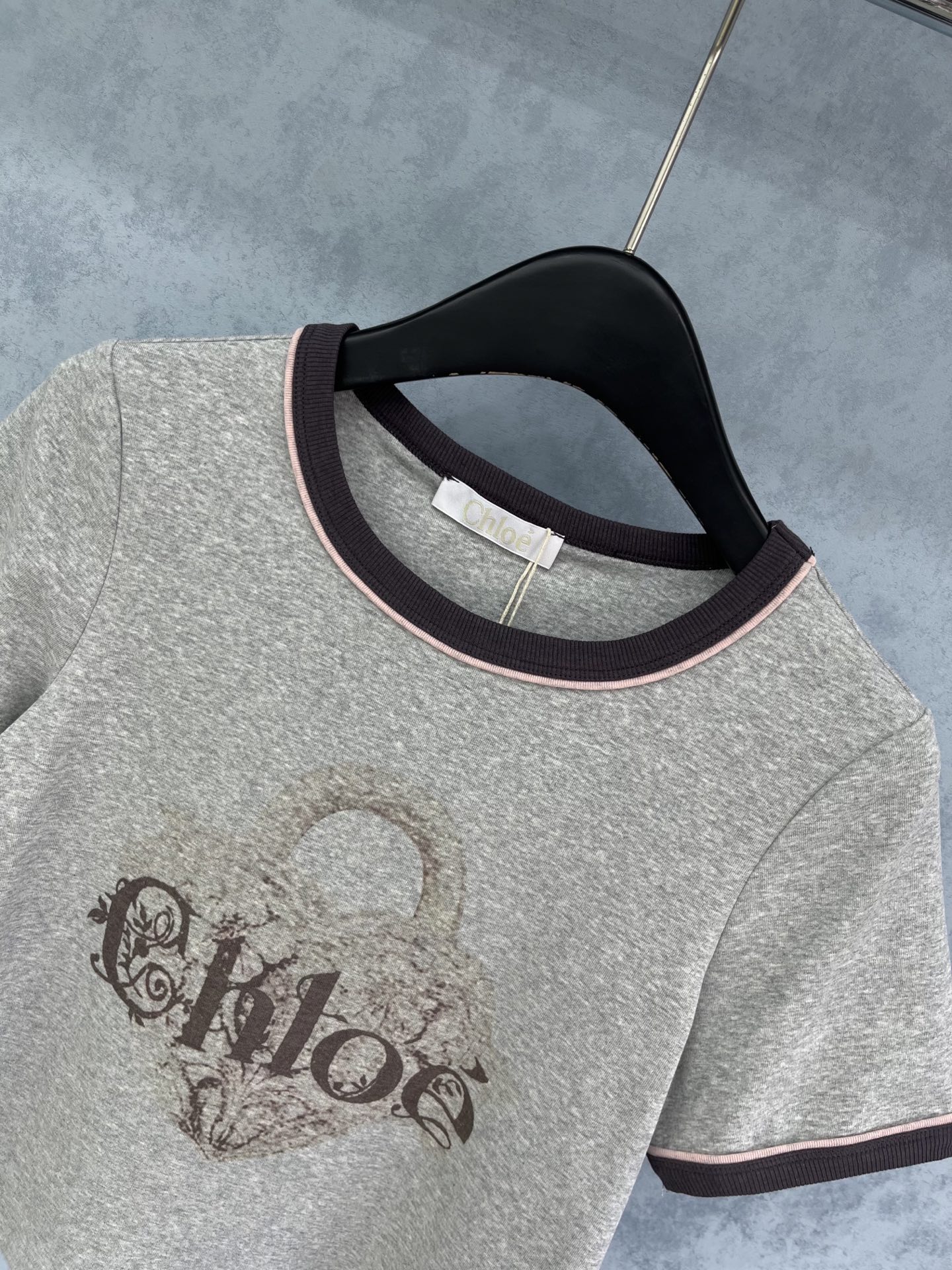 🛒𝐍𝐄𝐖 · 𝟐𝟎𝟐5/爆款现货原单品质 Chlo*｜25新品印花短袖T恤精致版型上身巨显瘦！定制最新工