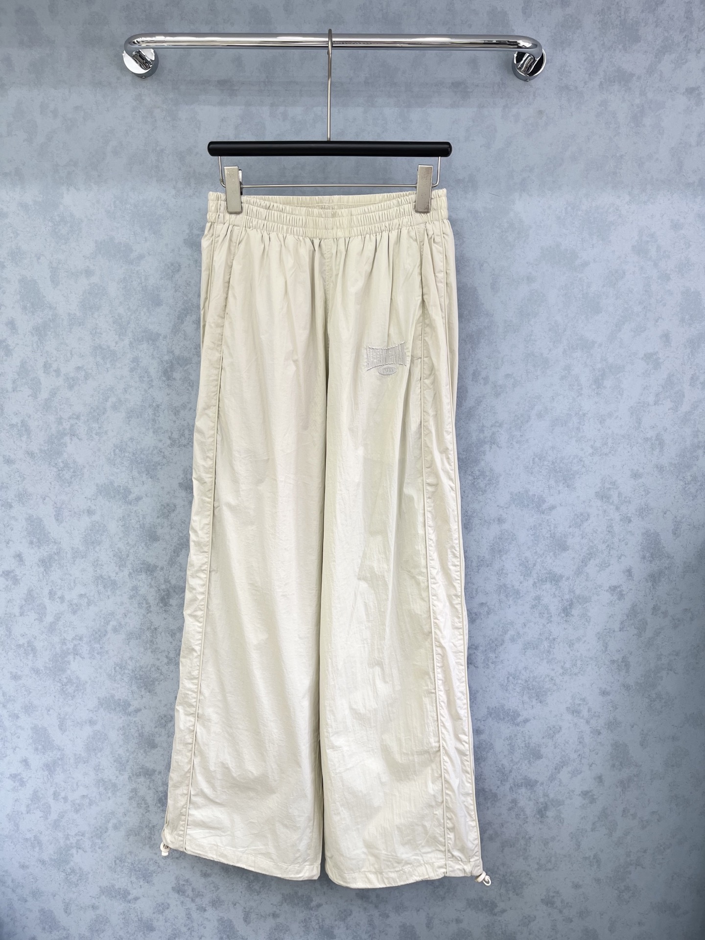 🛒𝐍𝐄𝐖 · 𝟐𝟎𝟐5/爆款现货原单品质 Bale*｜经典工装式休闲套装拉链刺绣外套➕工装休闲裤设计，面