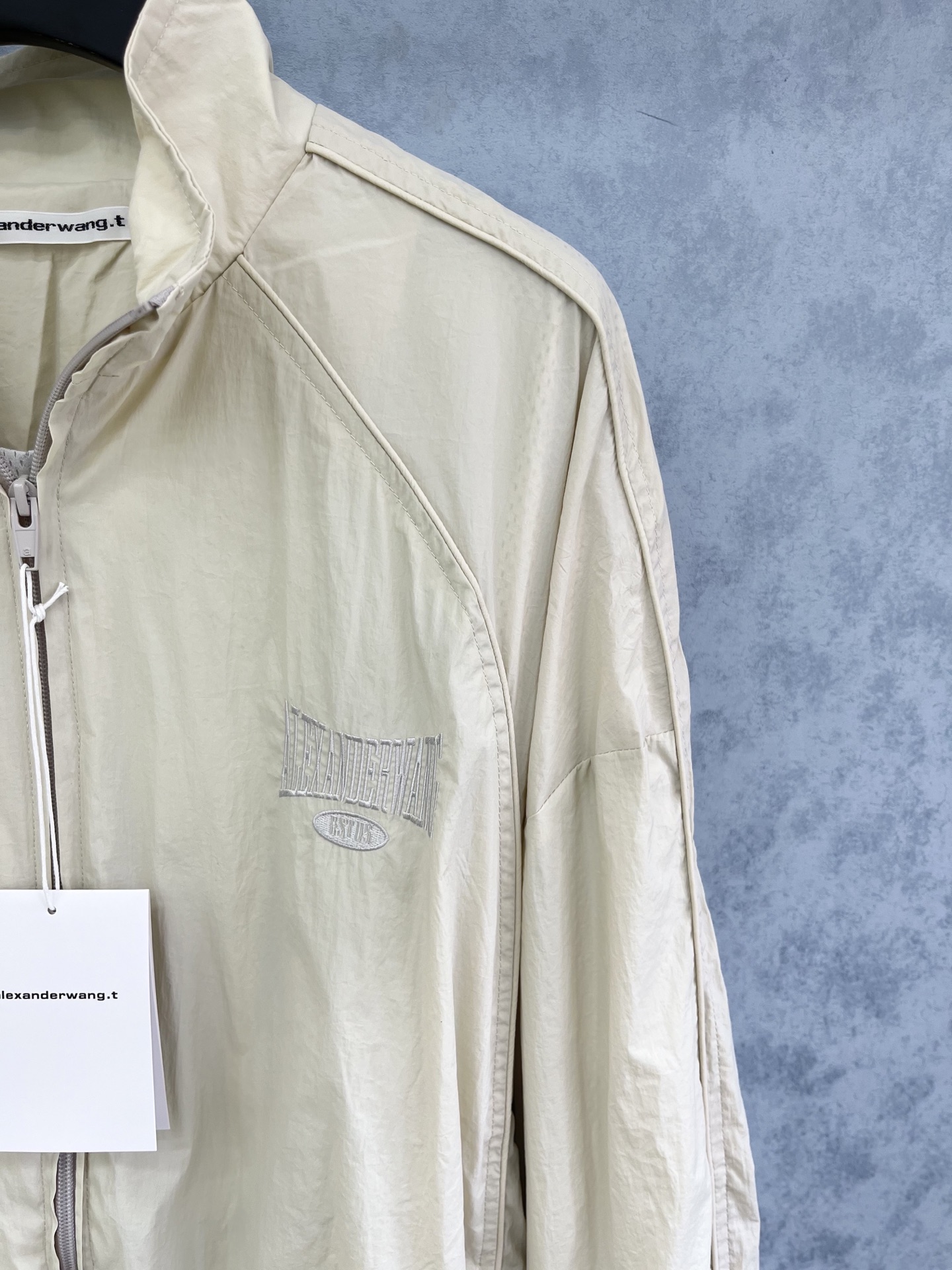 🛒𝐍𝐄𝐖 · 𝟐𝟎𝟐5/爆款现货原单品质 Bale*｜经典工装式休闲套装拉链刺绣外套➕工装休闲裤设计，面