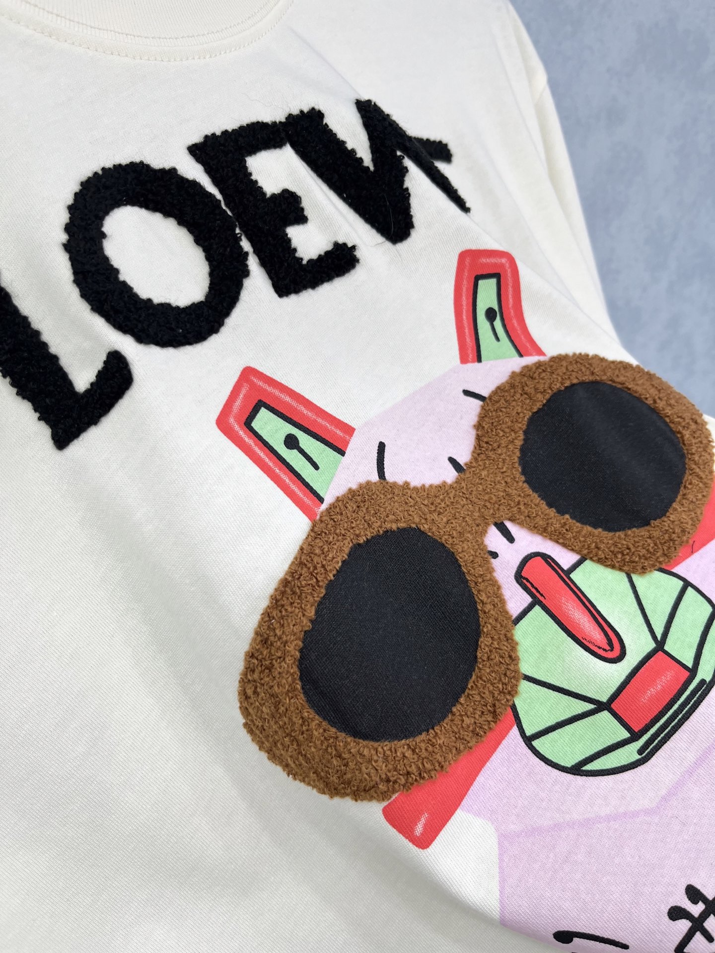 🛒𝐍𝐄𝐖 · 𝟐𝟎𝟐5/爆款现货原单品质 Loe*｜25新品立体植绒刺绣短袖T恤精致宽松版型上身巨显瘦！