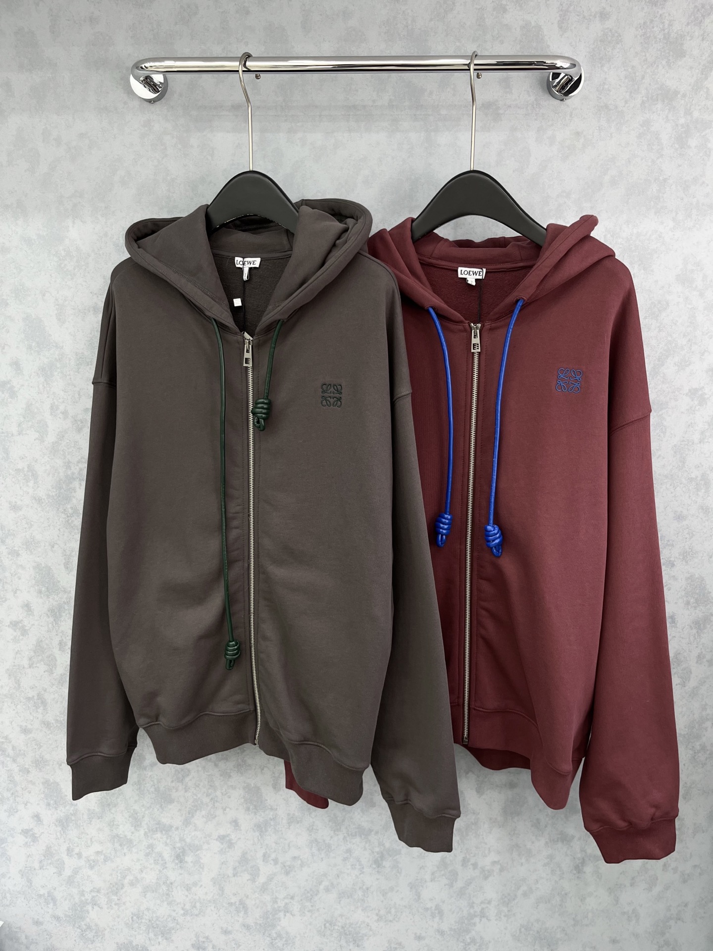 🛒𝐍𝐄𝐖 · 𝟐𝟎𝟐5/爆款现货原单品质 Loe*｜25带帽抽绳新品外套高端定制棉质面料 撞色刺绣重工设