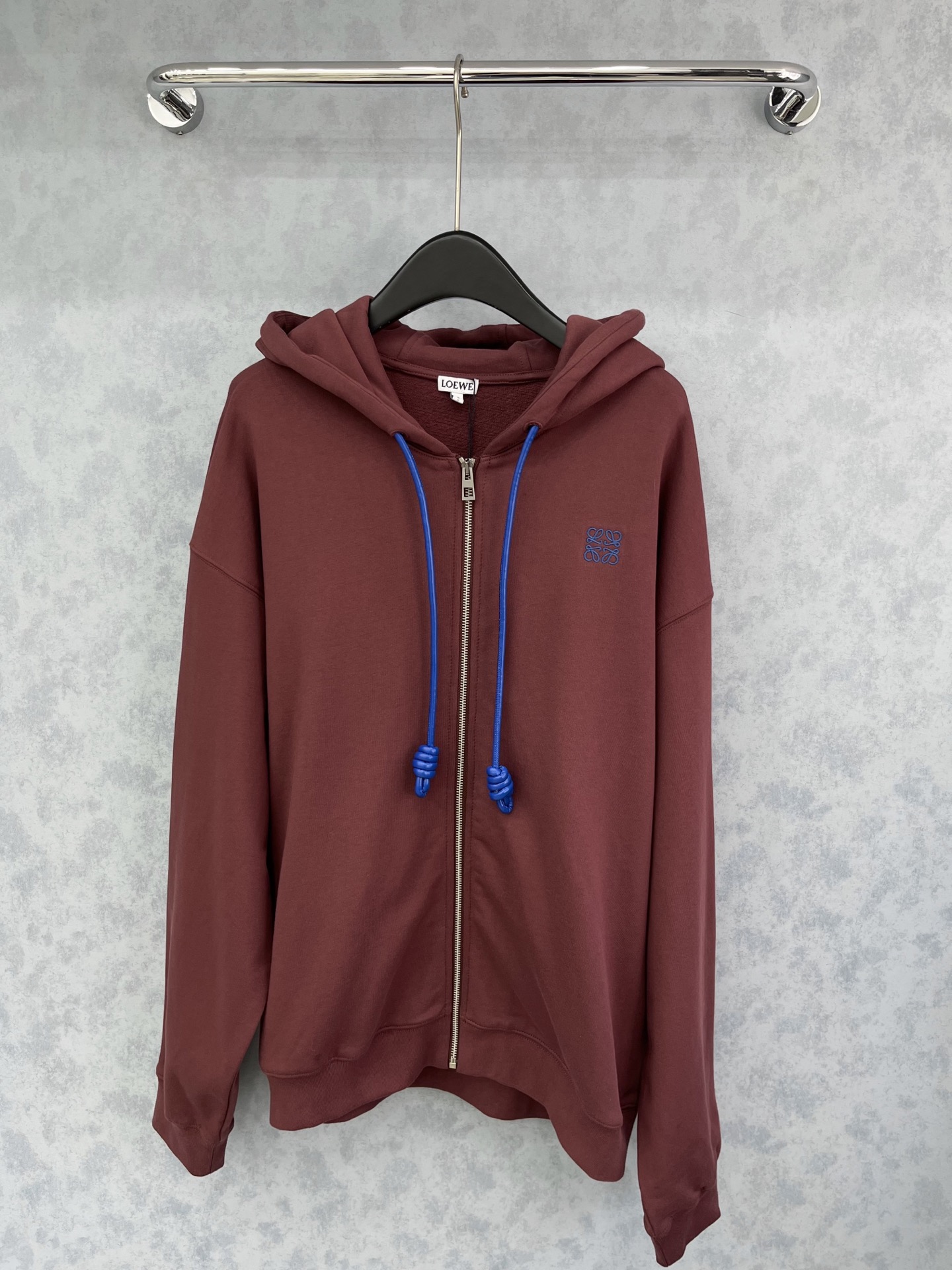 🛒𝐍𝐄𝐖 · 𝟐𝟎𝟐5/爆款现货原单品质 Loe*｜25带帽抽绳新品外套高端定制棉质面料 撞色刺绣重工设