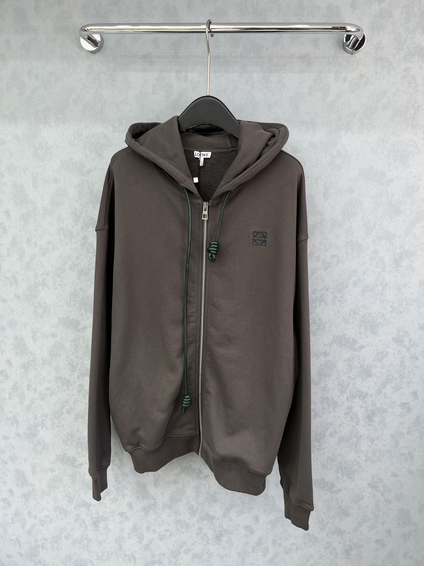 🛒𝐍𝐄𝐖 · 𝟐𝟎𝟐5/爆款现货原单品质 Loe*｜25带帽抽绳新品外套高端定制棉质面料 撞色刺绣重工设