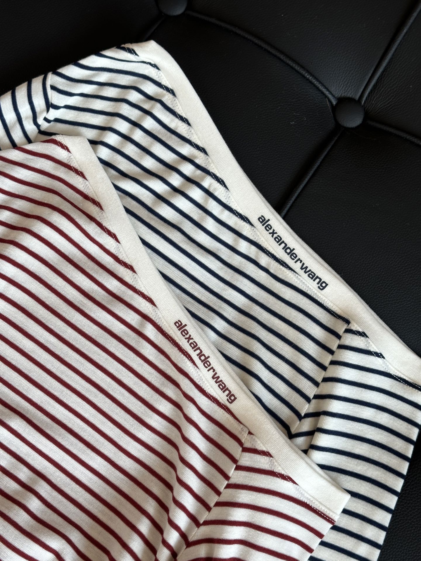 🛒𝐍𝐄𝐖 · 𝟐𝟎𝟐5/爆款现货设计师 原创｜2025新款斜肩打底衫云感舒适的系列！上身的触感谁穿谁知道