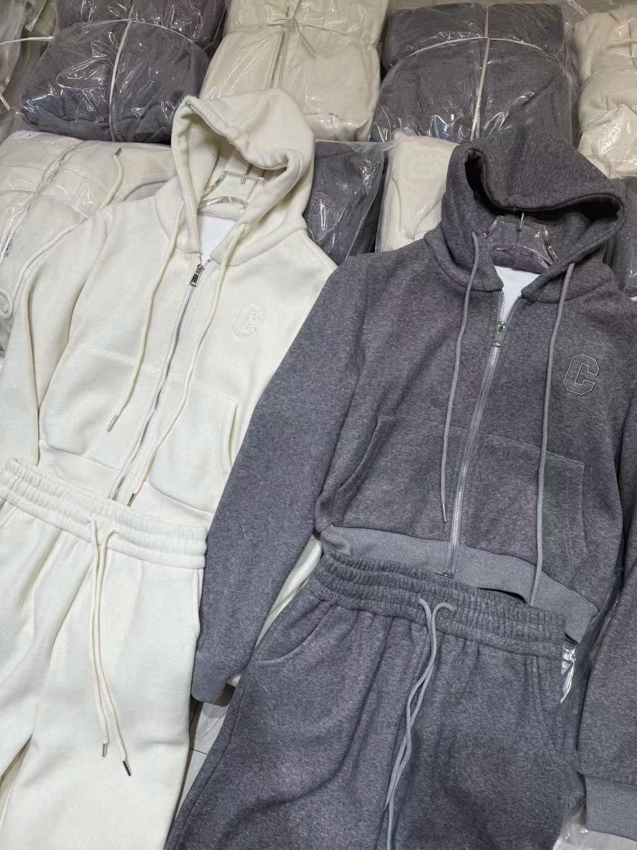 🛒𝐍𝐄𝐖 · 𝟐𝟎𝟐5/爆款现货原单品质 Celin*｜25早秋复合绒面新品套装！高端定制带帽外套，搭配