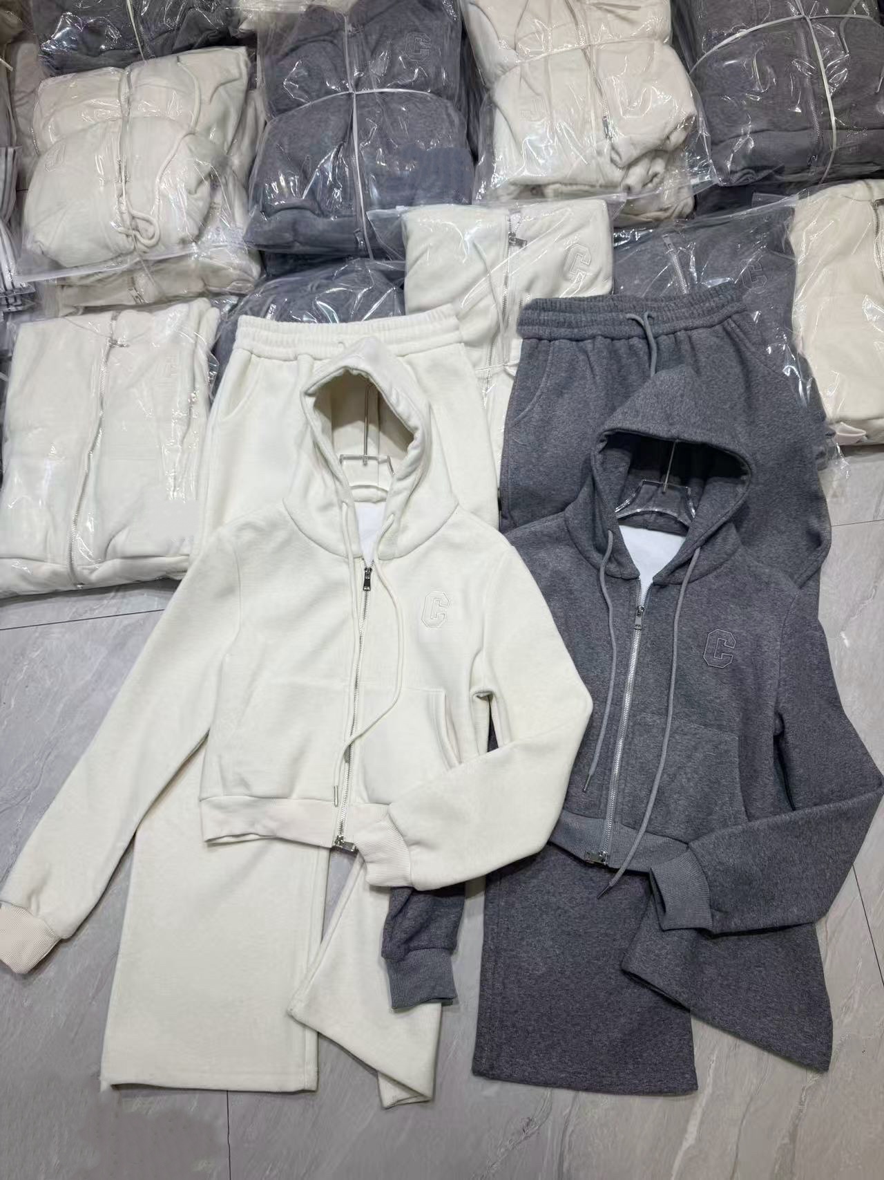 🛒𝐍𝐄𝐖 · 𝟐𝟎𝟐5/爆款现货原单品质 Celin*｜25早秋复合绒面新品套装！高端定制带帽外套，搭配