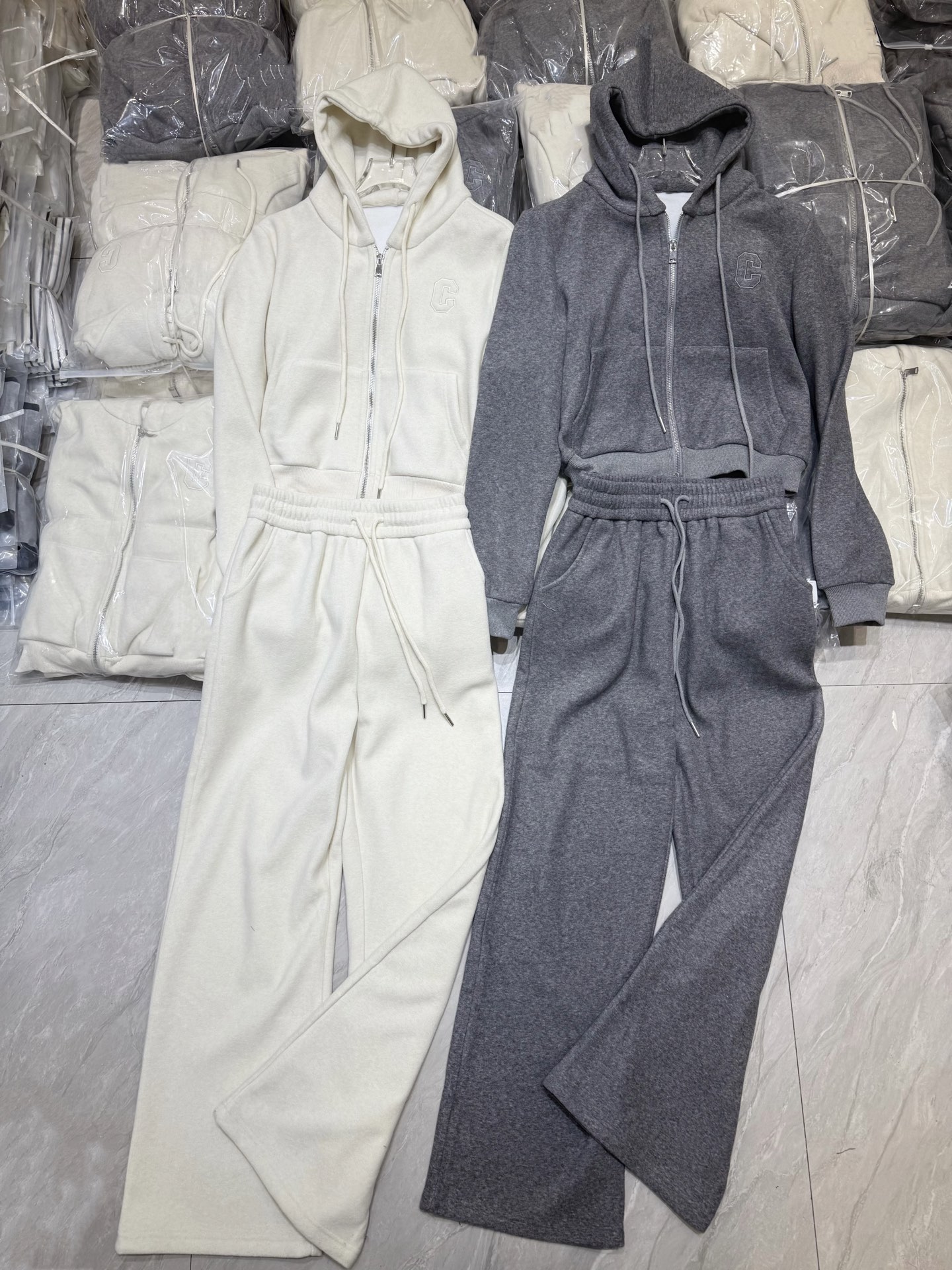 🛒𝐍𝐄𝐖 · 𝟐𝟎𝟐5/爆款现货原单品质 Celin*｜25早秋复合绒面新品套装！高端定制带帽外套，搭配