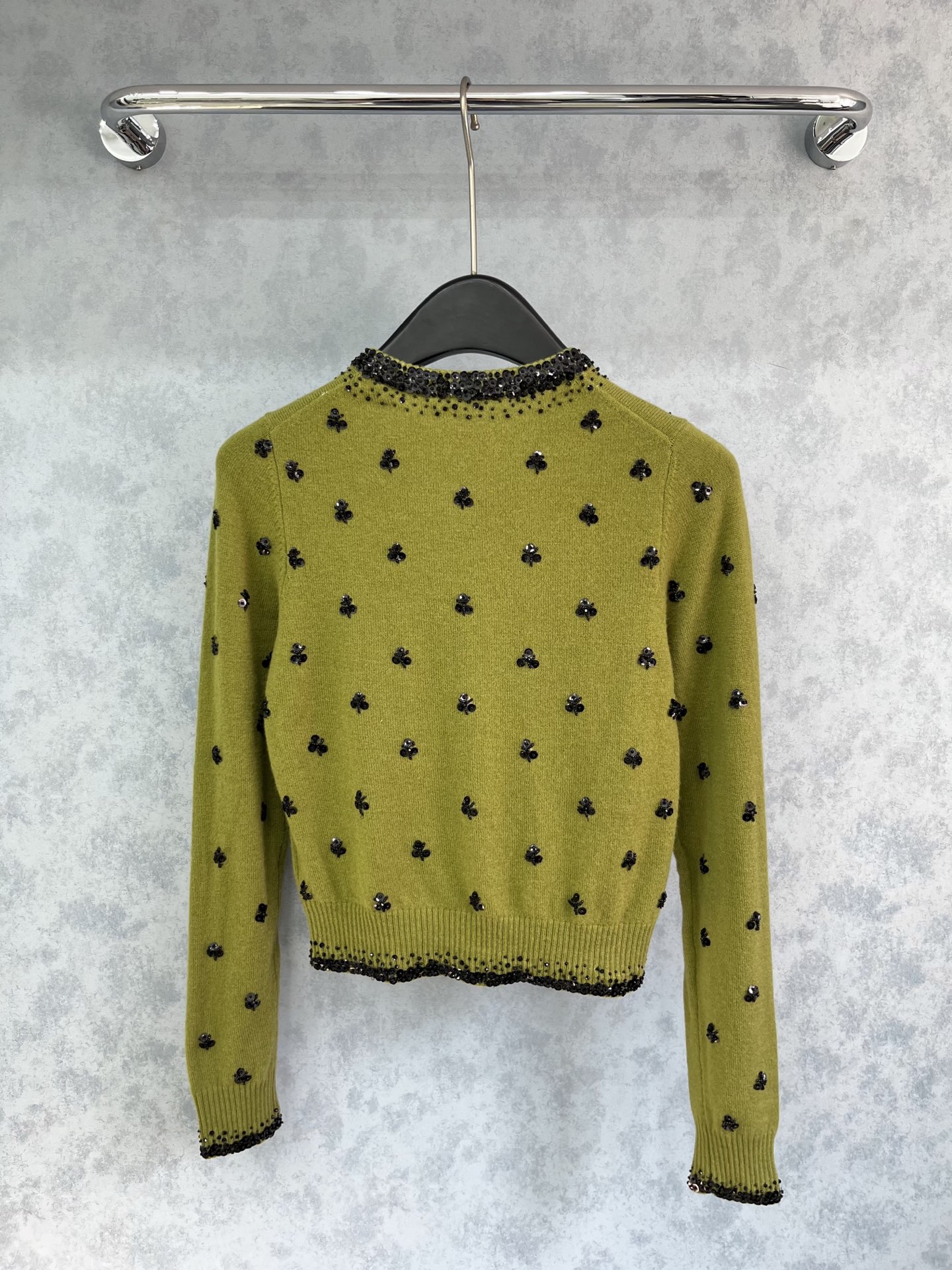 🛒𝐍𝐄𝐖 · 𝟐𝟎𝟐5/爆款现货【原版定制】 Miu Mi*｜25限定系列新品羊毛🦙针织开衫外套重工手工