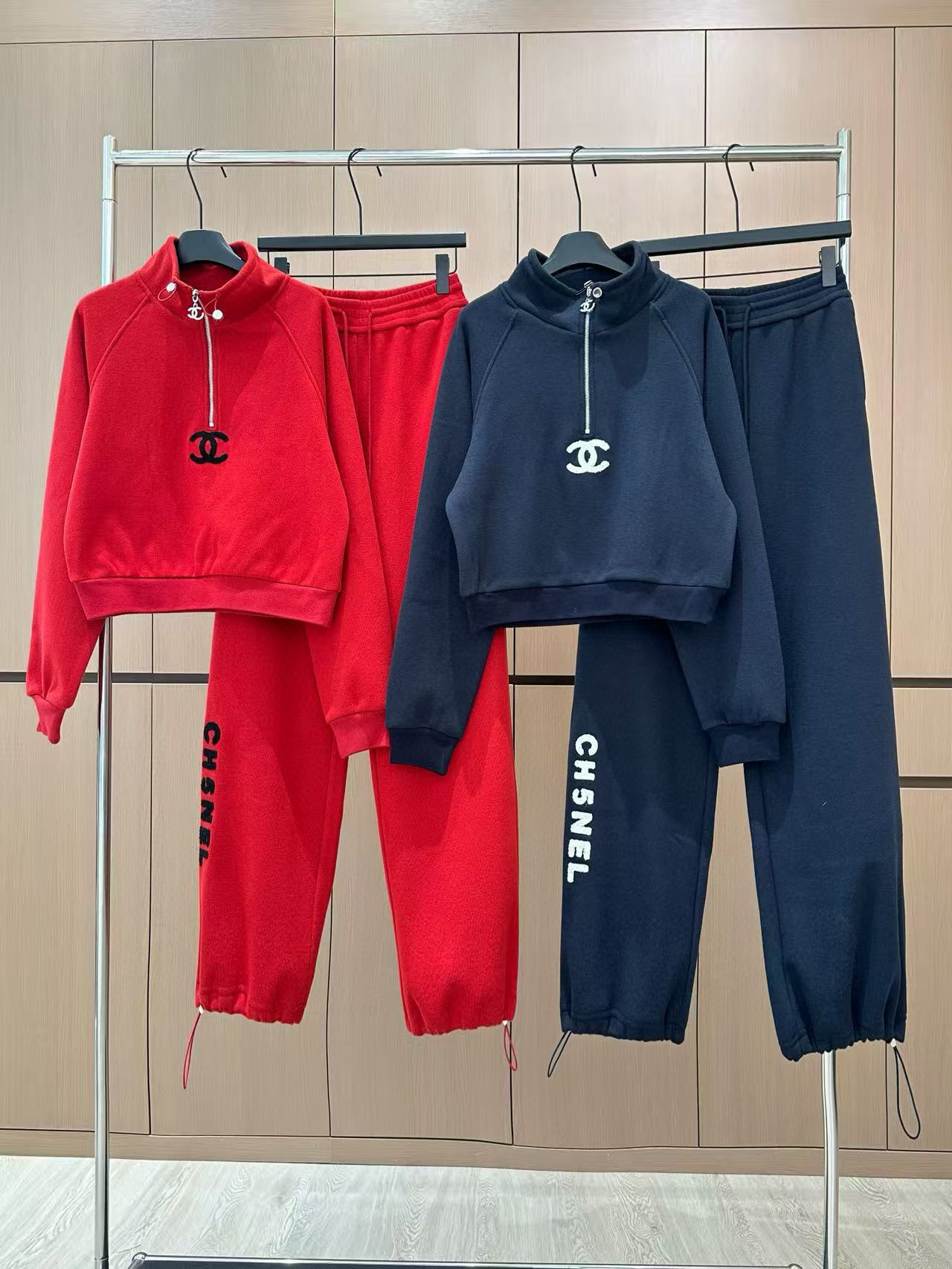 🛒𝐍𝐄𝐖 · 𝟐𝟎𝟐5/爆款现货原单品质 原创*｜25秋冬新品加绒套装！高端定制立领半拉链卫衣，搭配松紧