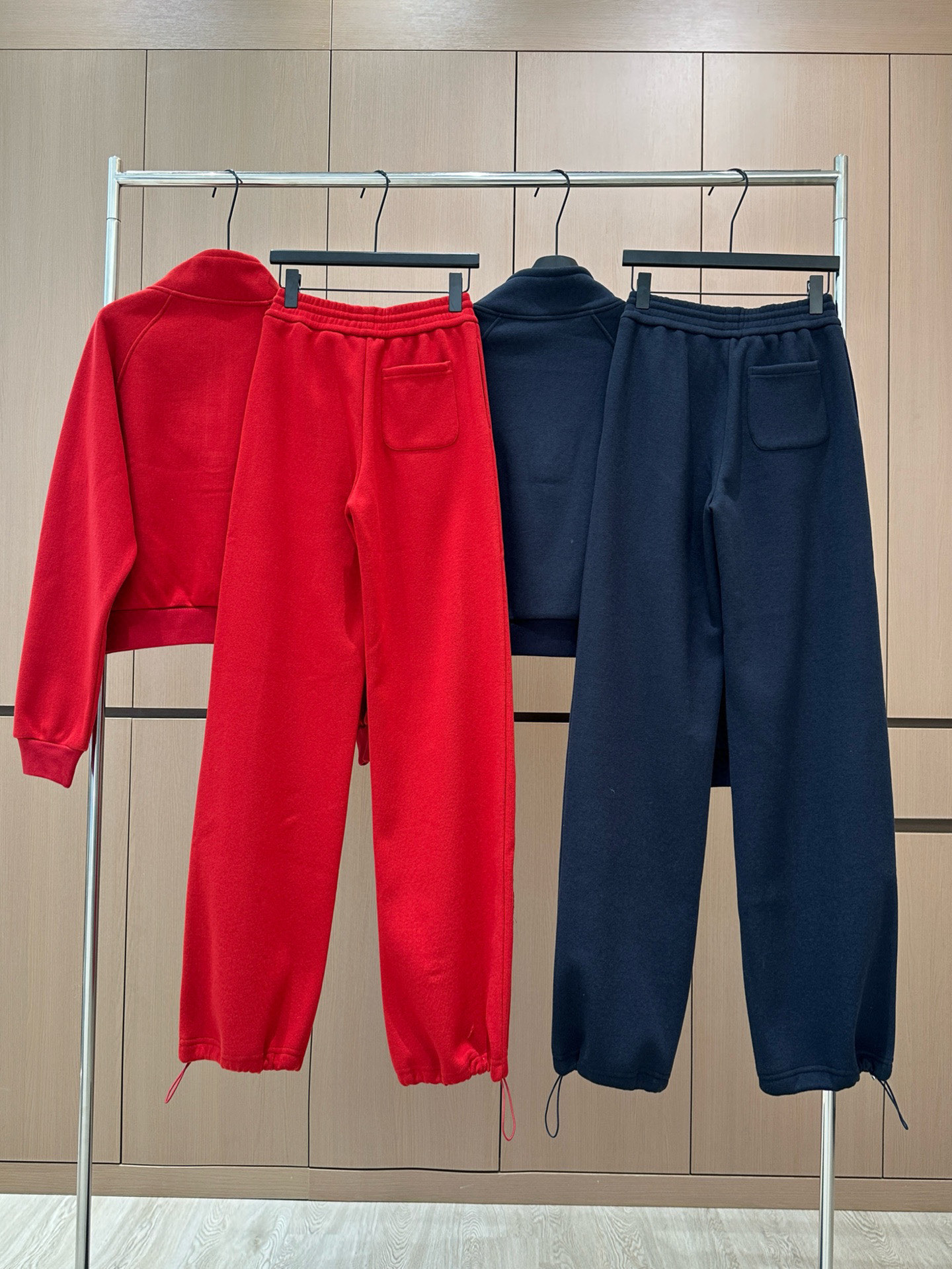 🛒𝐍𝐄𝐖 · 𝟐𝟎𝟐5/爆款现货原单品质 原创*｜25秋冬新品加绒套装！高端定制立领半拉链卫衣，搭配松紧