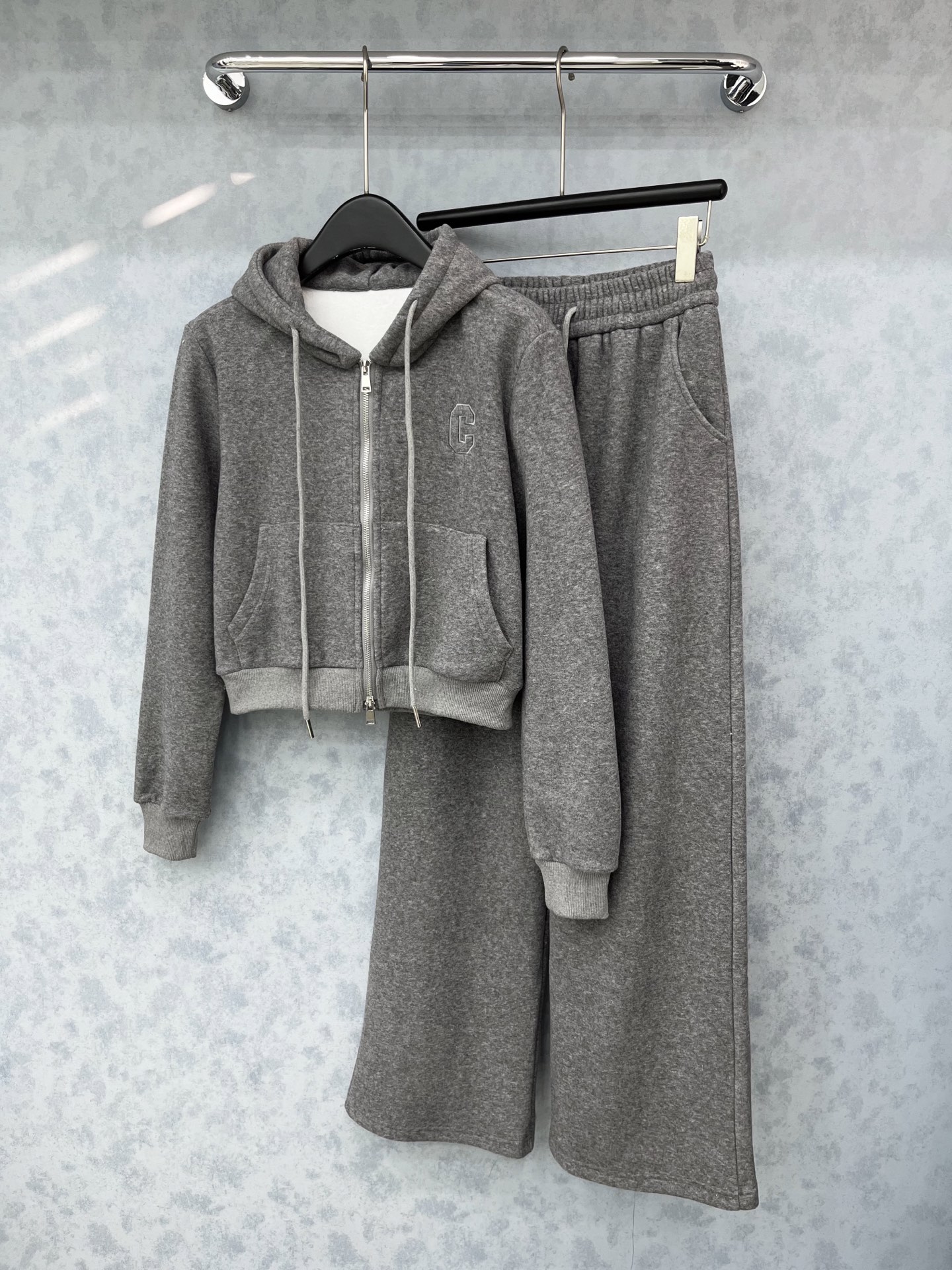 🛒𝐍𝐄𝐖 · 𝟐𝟎𝟐5/爆款现货原单品质 Celin*｜25早秋复合绒面新品套装！高端定制带帽外套，搭配