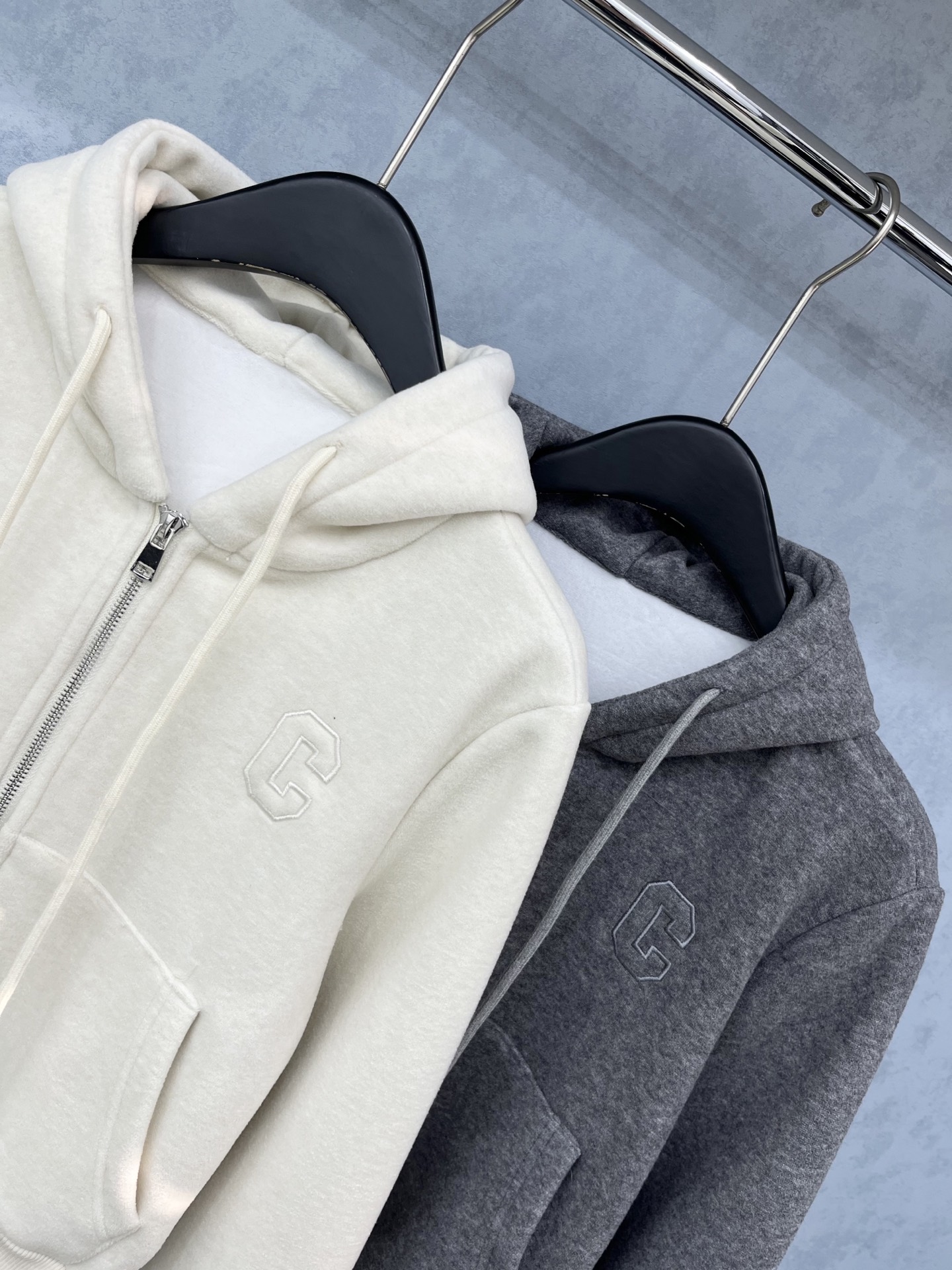 🛒𝐍𝐄𝐖 · 𝟐𝟎𝟐5/爆款现货原单品质 Celin*｜25早秋复合绒面新品套装！高端定制带帽外套，搭配