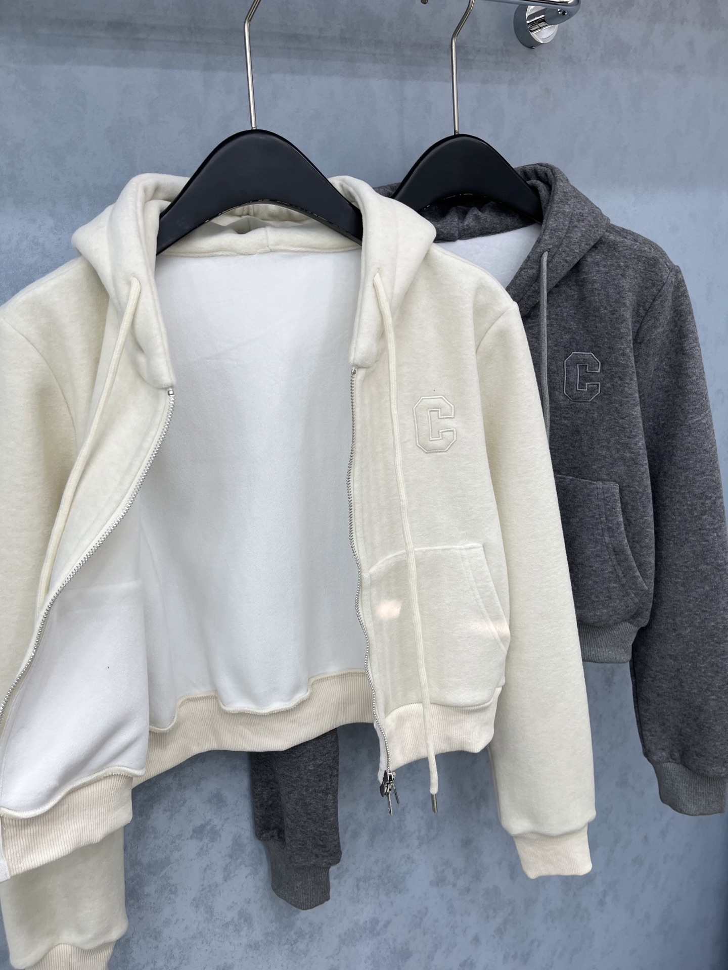 🛒𝐍𝐄𝐖 · 𝟐𝟎𝟐5/爆款现货原单品质 Celin*｜25早秋复合绒面新品套装！高端定制带帽外套，搭配