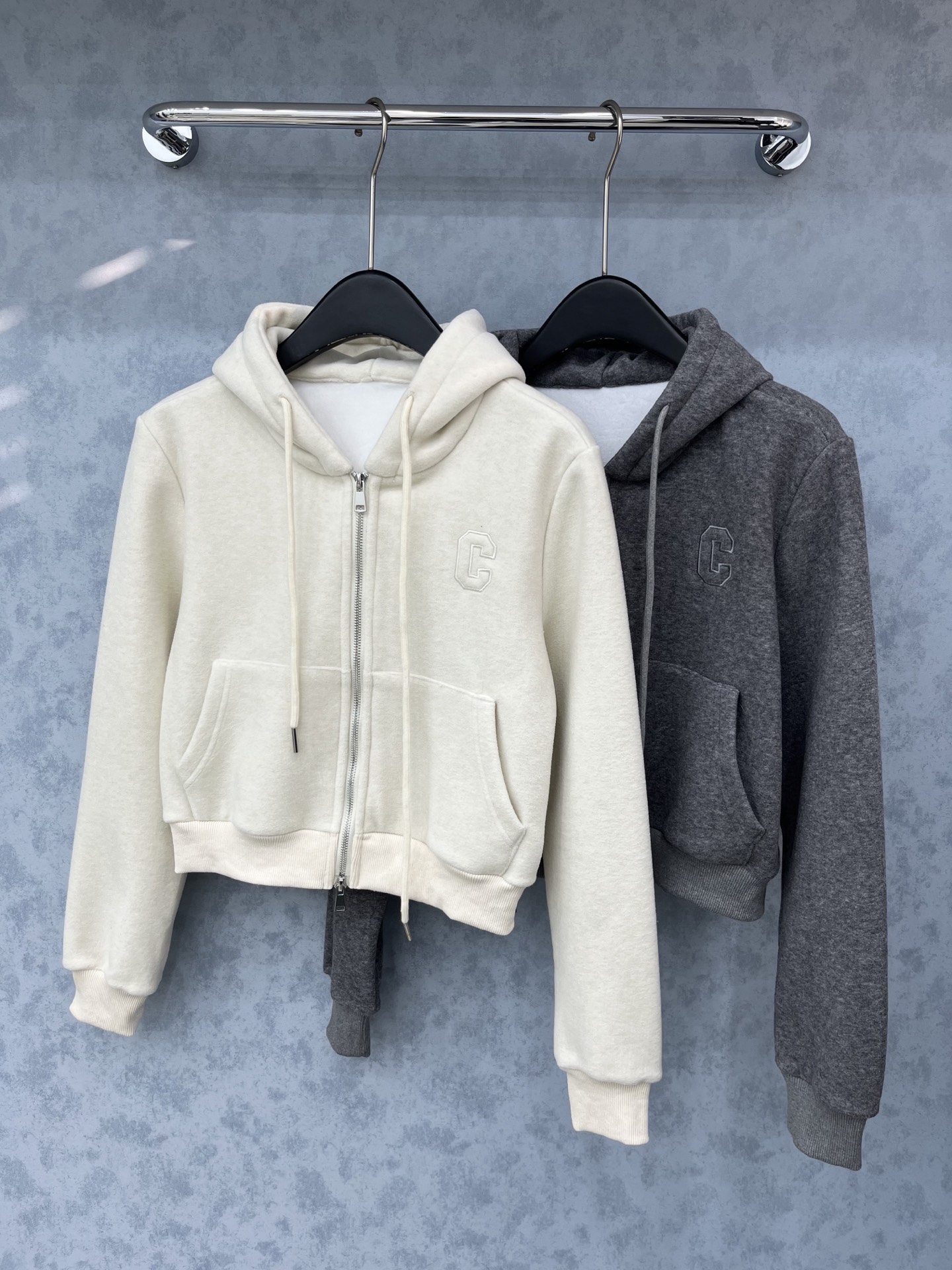 🛒𝐍𝐄𝐖 · 𝟐𝟎𝟐5/爆款现货原单品质 Celin*｜25早秋复合绒面新品套装！高端定制带帽外套，搭配