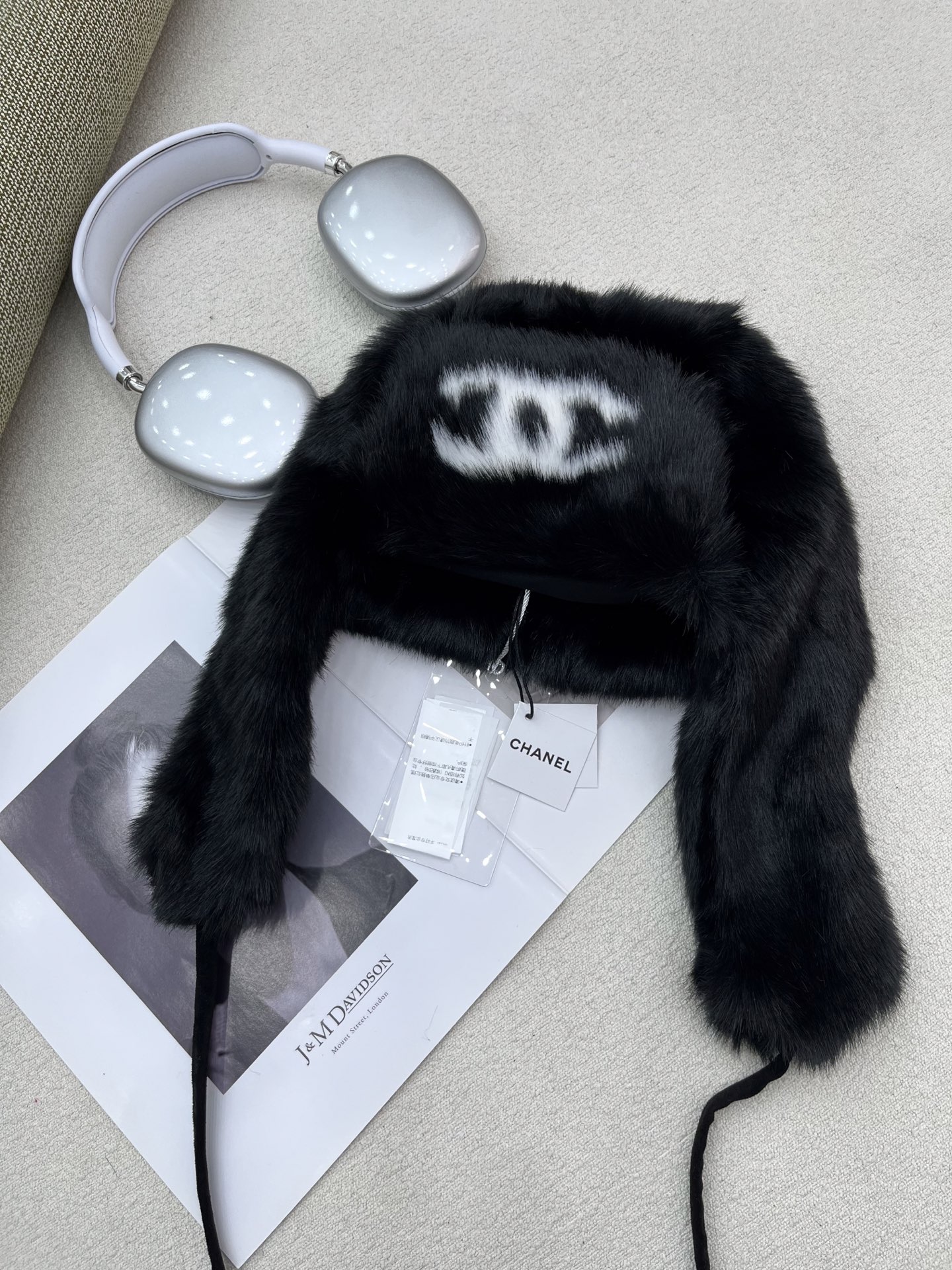 🛒𝐍𝐄𝐖 · 𝟐𝟎𝟐5/爆款现货原单品质 Chan*｜25秋冬新品中古风雷锋帽黑白凝萃百年优雅，柔暖质感