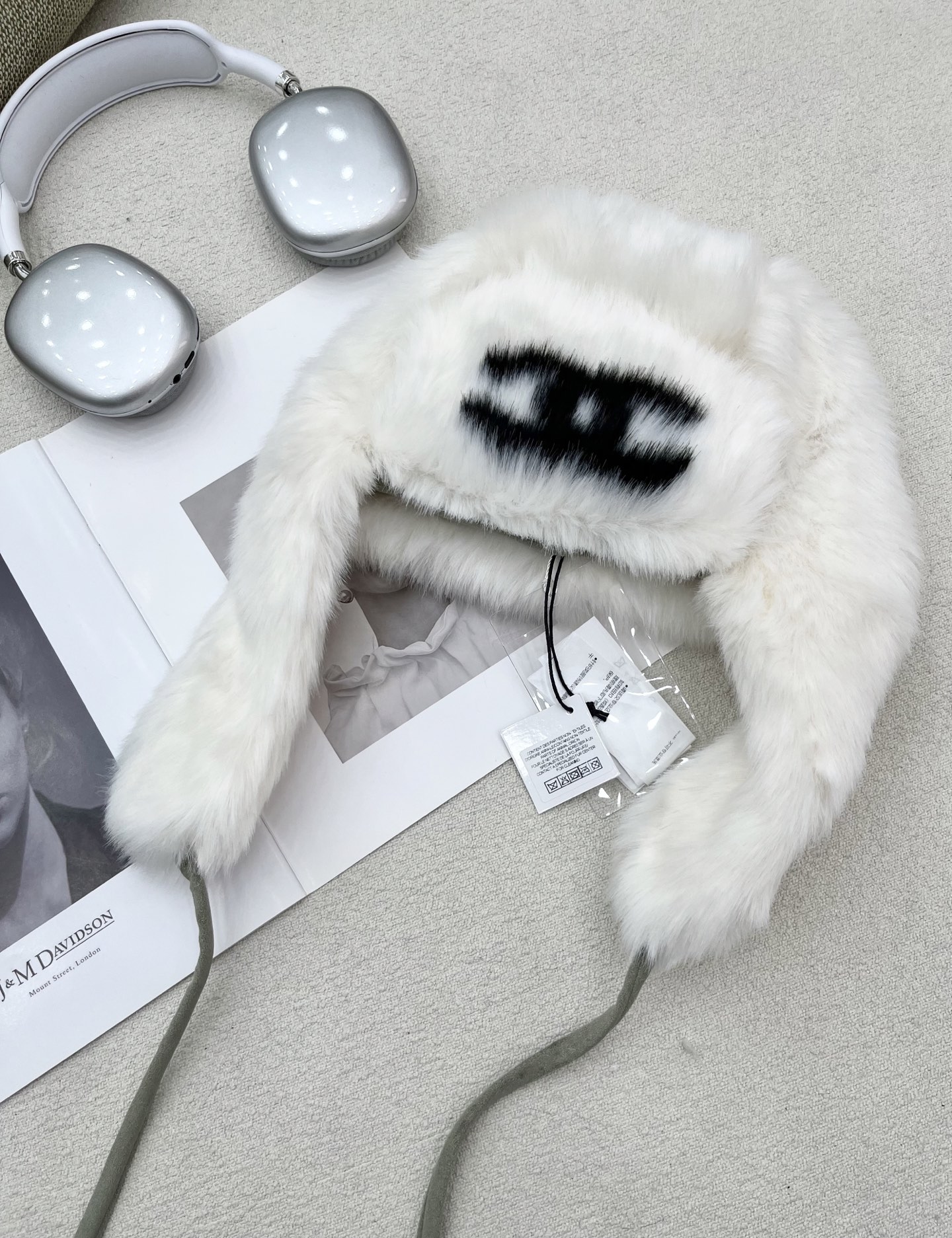 🛒𝐍𝐄𝐖 · 𝟐𝟎𝟐5/爆款现货原单品质 Chan*｜25秋冬新品中古风雷锋帽黑白凝萃百年优雅，柔暖质感