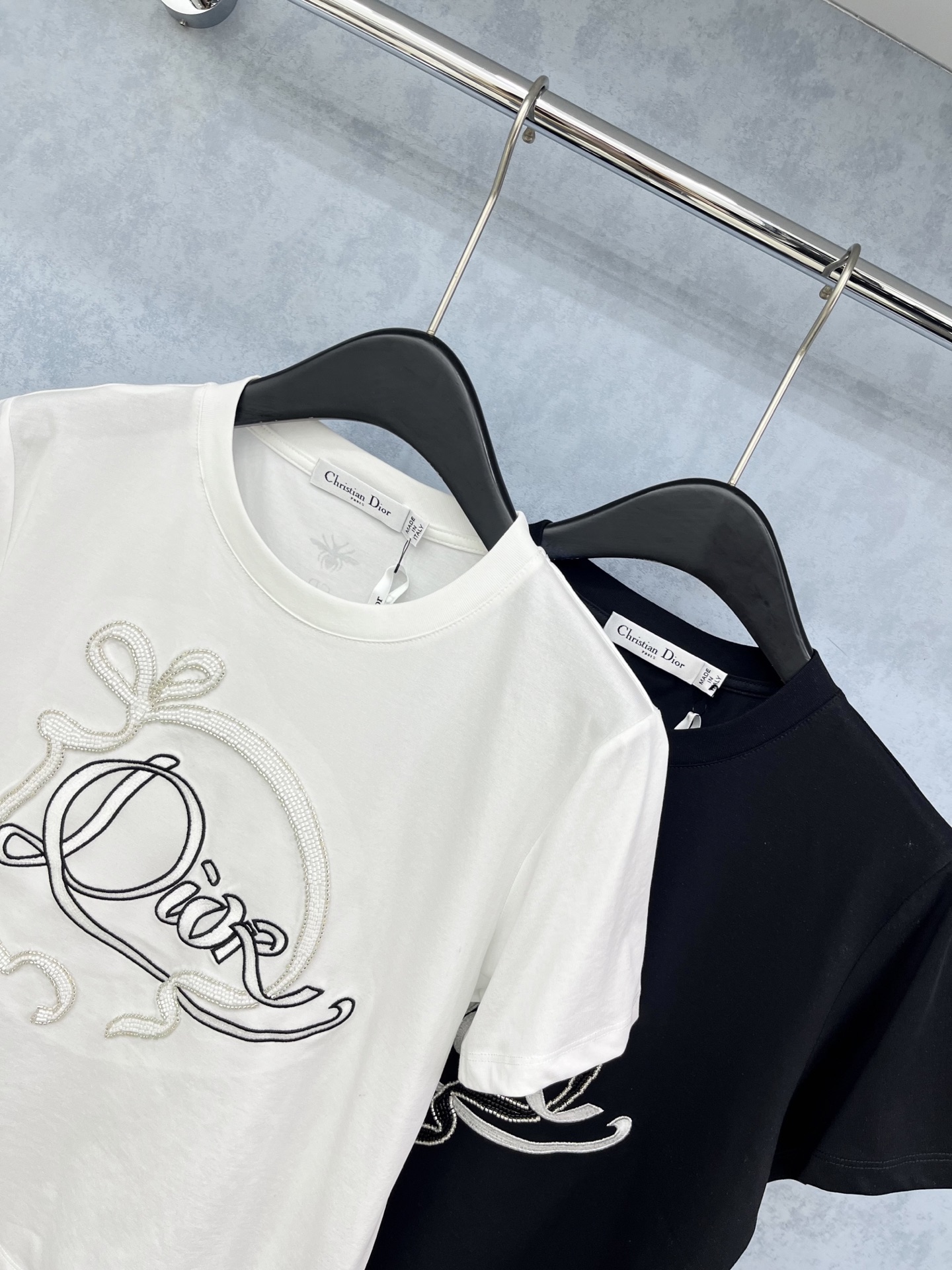 🛒𝐍𝐄𝐖 · 𝟐𝟎𝟐5/爆款现货原单品质 Dio*｜精致刺绣订珠短袖T恤高订面料 亲肤透气舒适标志性字母