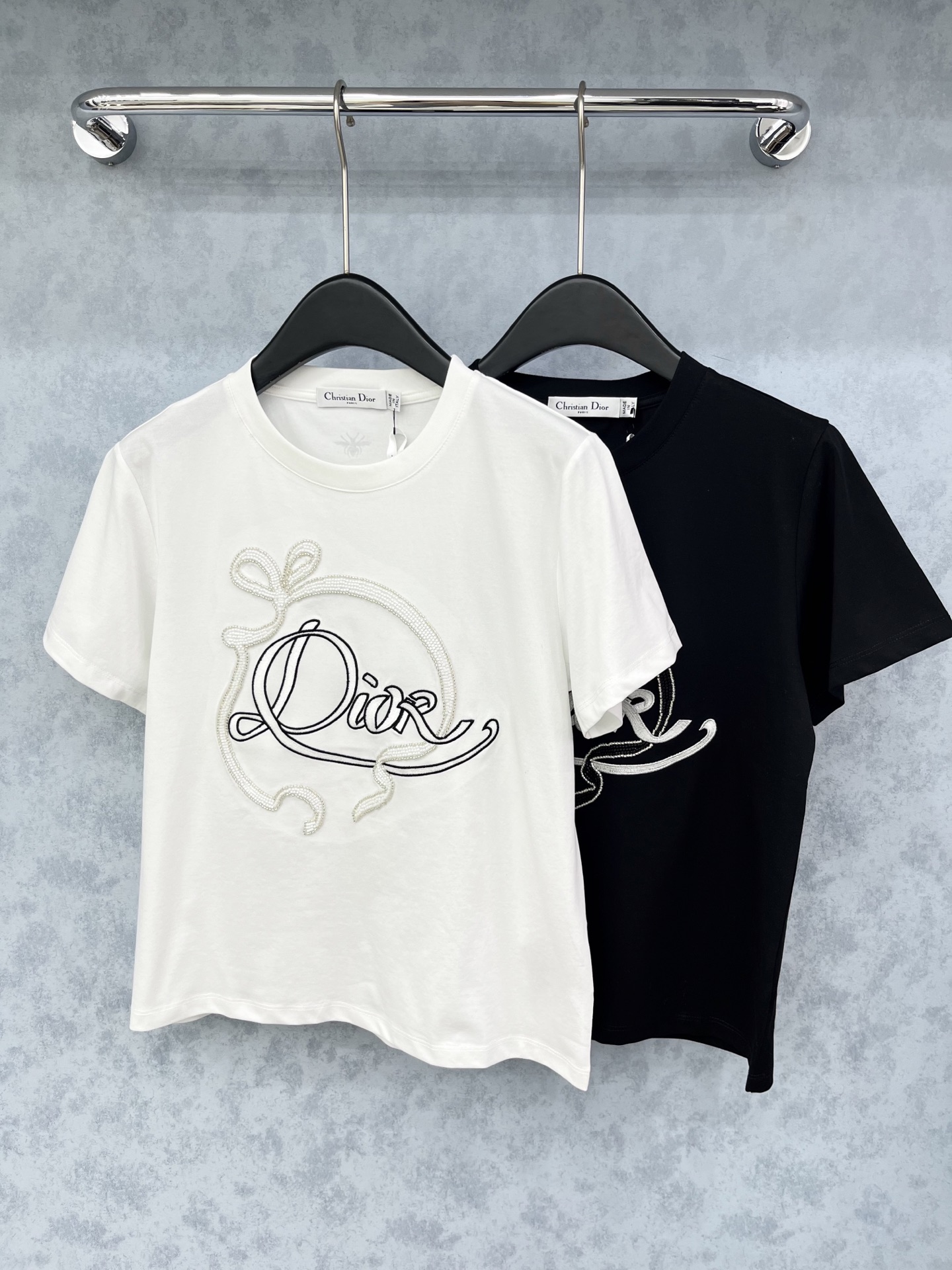 🛒𝐍𝐄𝐖 · 𝟐𝟎𝟐5/爆款现货原单品质 Dio*｜精致刺绣订珠短袖T恤高订面料 亲肤透气舒适标志性字母