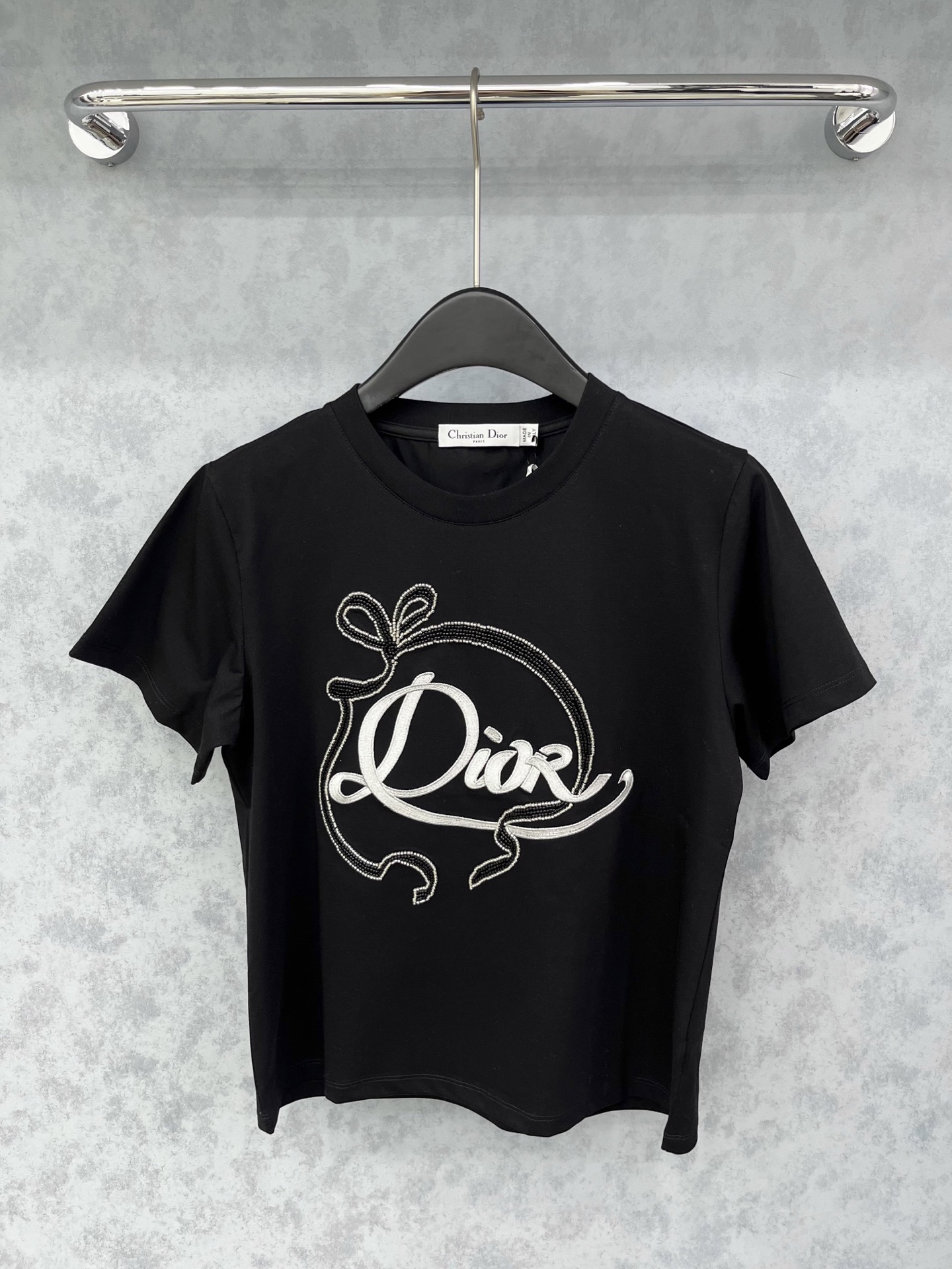 🛒𝐍𝐄𝐖 · 𝟐𝟎𝟐5/爆款现货原单品质 Dio*｜精致刺绣订珠短袖T恤高订面料 亲肤透气舒适标志性字母