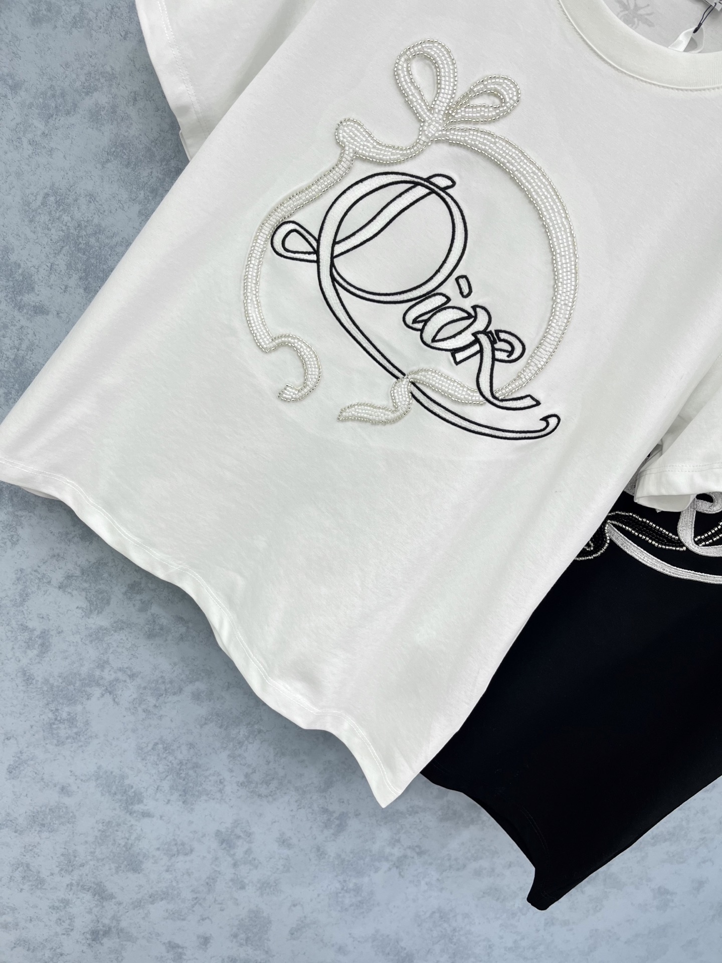 🛒𝐍𝐄𝐖 · 𝟐𝟎𝟐5/爆款现货原单品质 Dio*｜精致刺绣订珠短袖T恤高订面料 亲肤透气舒适标志性字母