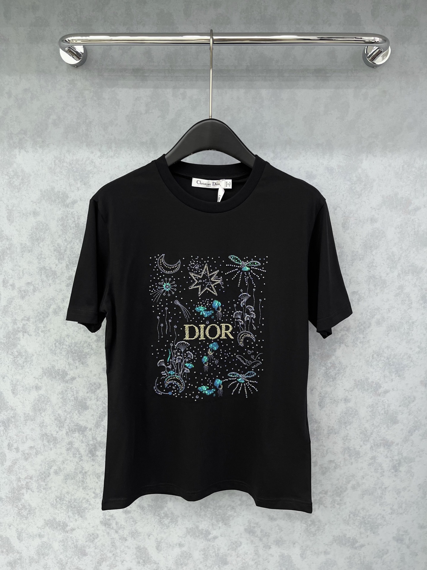 🛒𝐍𝐄𝐖 · 𝟐𝟎𝟐5/爆款现货原单品质 Dio*｜精致订钻短袖T恤高订面料 亲肤透气舒适标志性字母图案