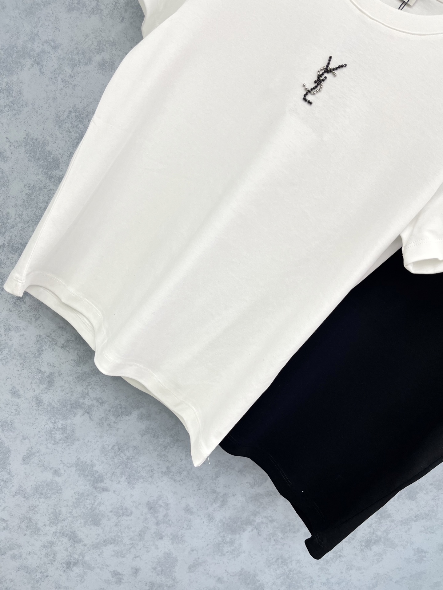 🛒𝐍𝐄𝐖 · 𝟐𝟎𝟐5/爆款现货原单品质 Ysl*｜精致订钻短袖T恤高订面料 亲肤透气舒适标志性字母图案