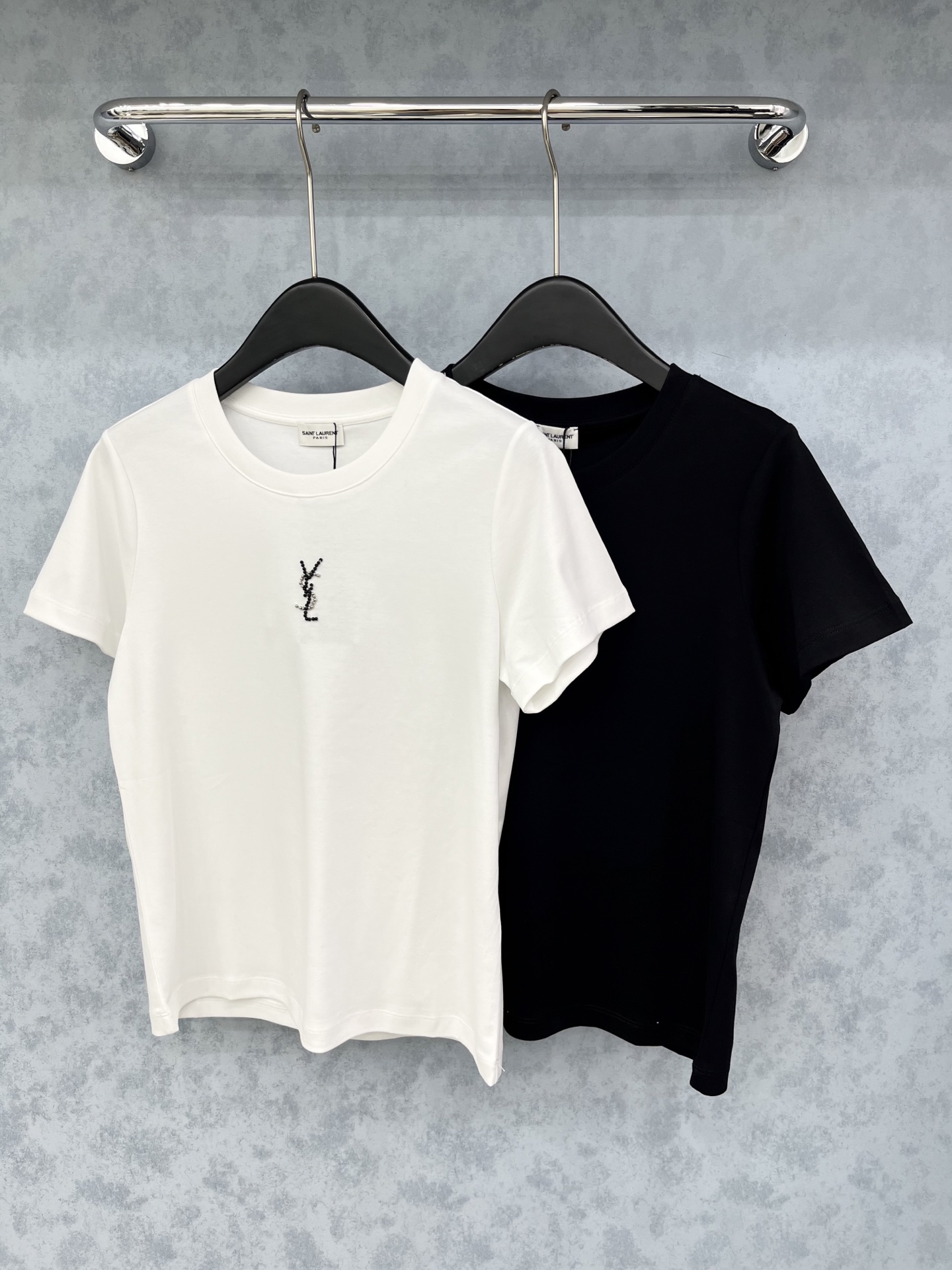 🛒𝐍𝐄𝐖 · 𝟐𝟎𝟐5/爆款现货原单品质 Ysl*｜精致订钻短袖T恤高订面料 亲肤透气舒适标志性字母图案