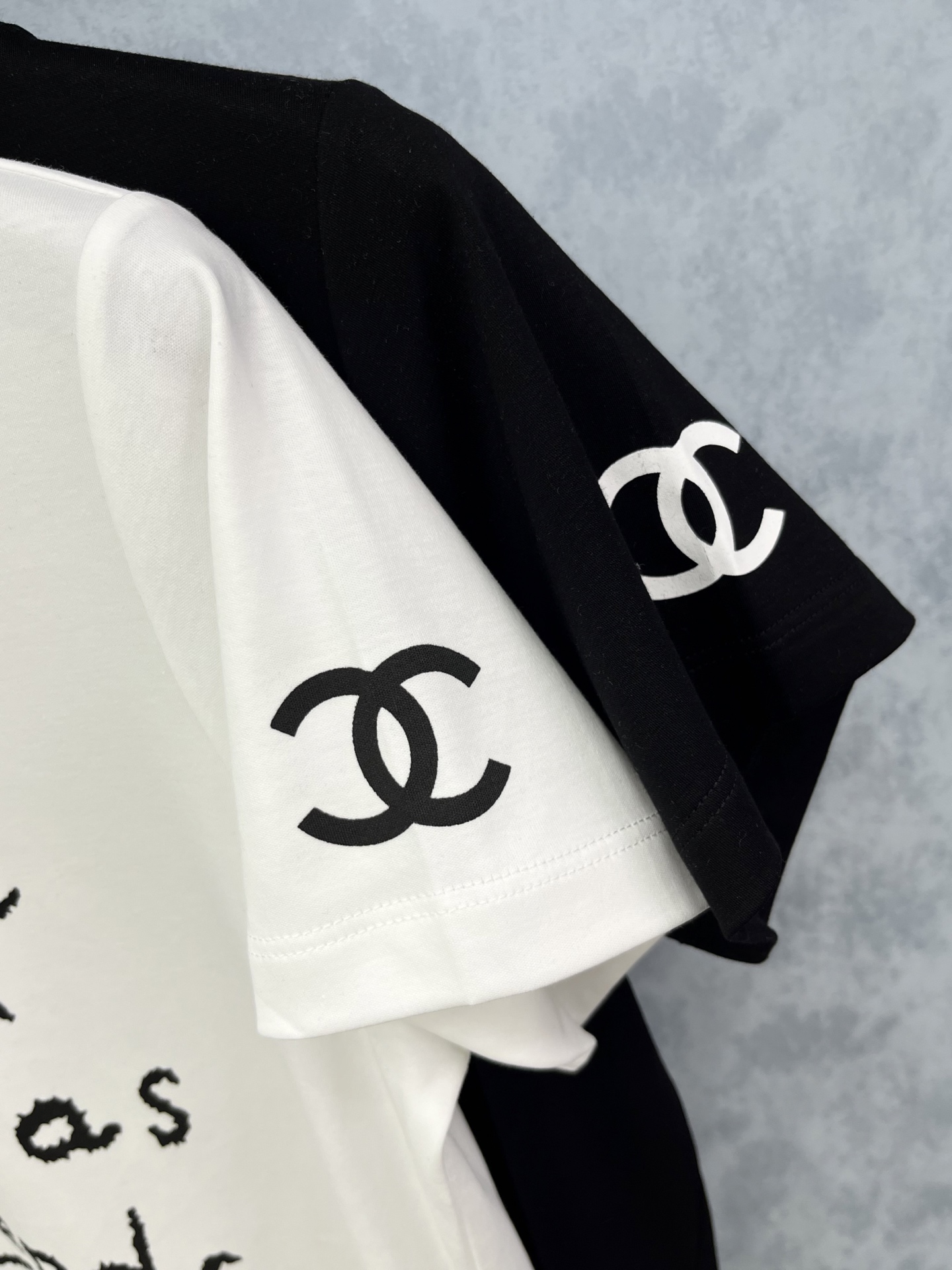 🛒𝐍𝐄𝐖 · 𝟐𝟎𝟐5/爆款现货原单品质 Cha*｜精致印花短袖T恤高订面料 亲肤透气舒适标志性字母图案