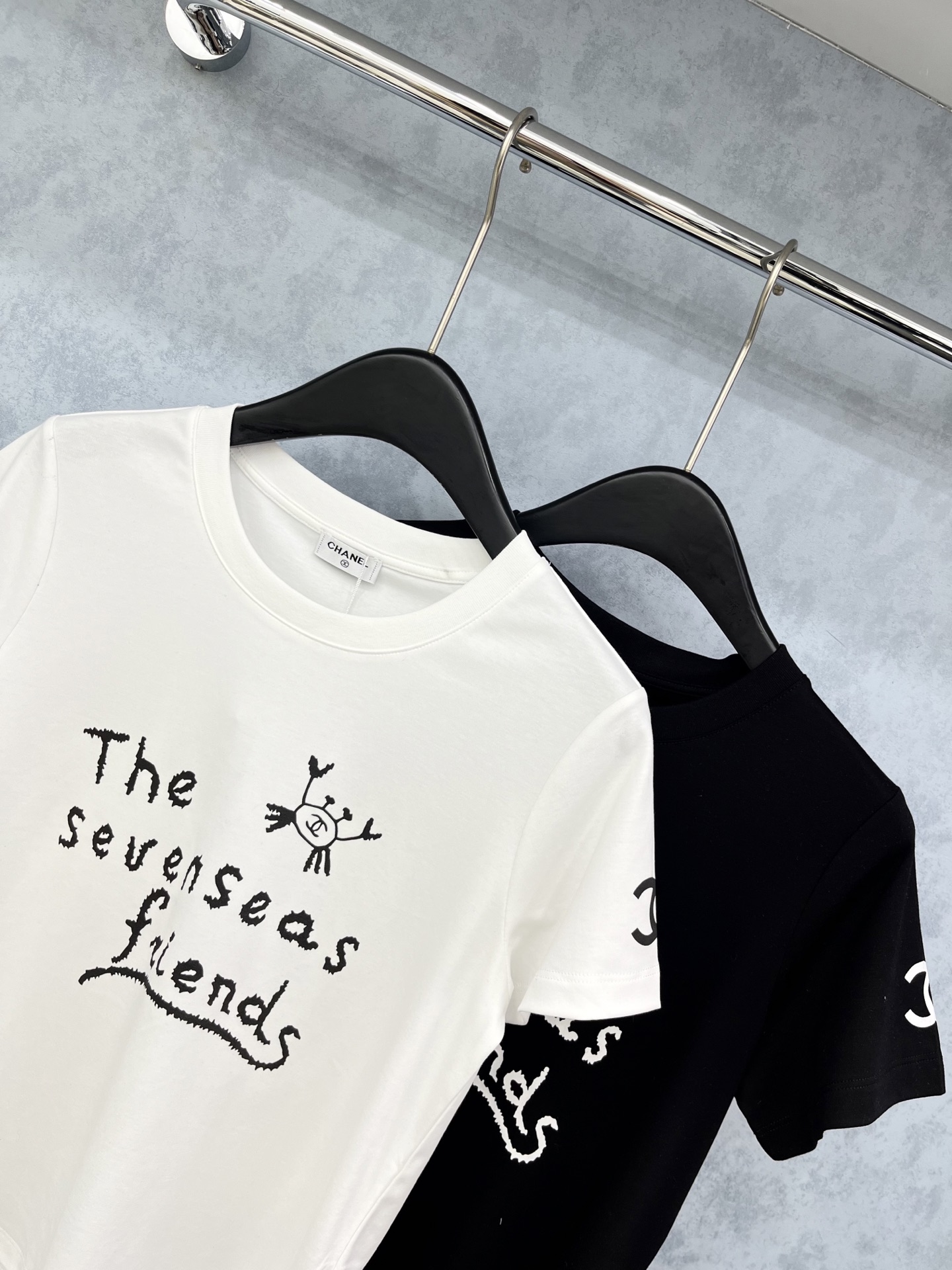 🛒𝐍𝐄𝐖 · 𝟐𝟎𝟐5/爆款现货原单品质 Cha*｜精致印花短袖T恤高订面料 亲肤透气舒适标志性字母图案