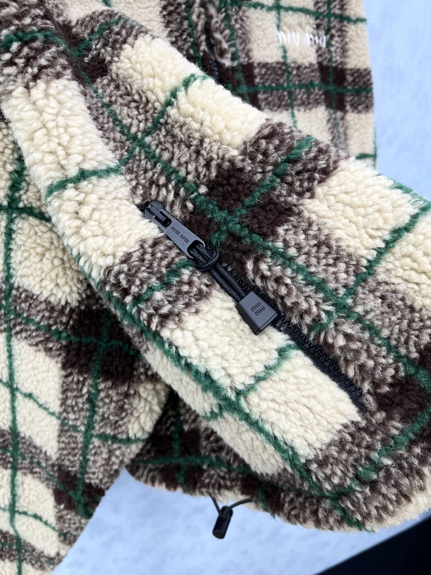 🛒𝐍𝐄𝐖 · 𝟐𝟎𝟐5/爆款现货【原版定制】 Miu Mi *｜2025新品摇粒绒拉链外套 系列款对比🆚