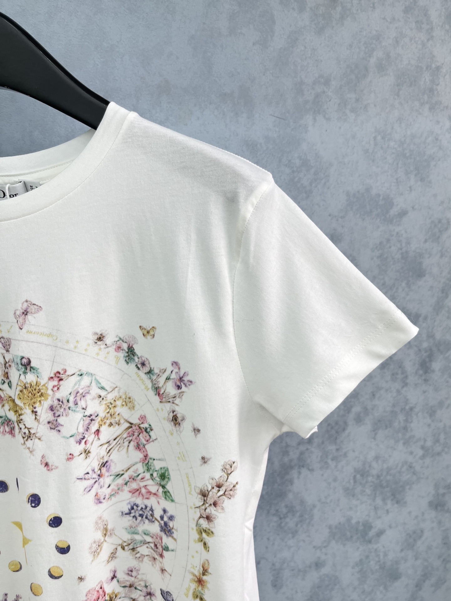 🛒𝐍𝐄𝐖 · 𝟐𝟎𝟐5/爆款现货【原版定制】Dio*｜精致印花短袖T恤高订面料 亲肤透气舒适标志性字母图