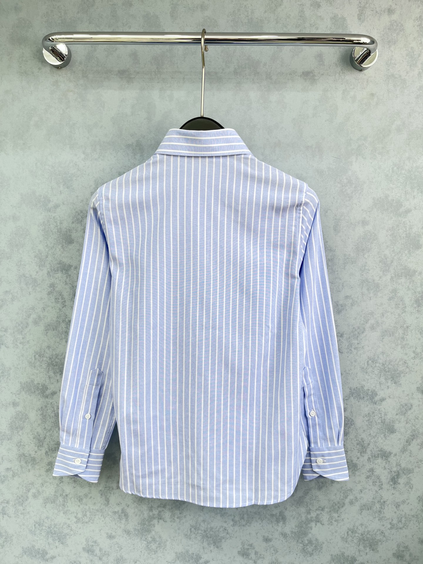 🛒𝐍𝐄𝐖 · 𝟐𝟎𝟐5/爆款现货原单品质 小众｜2025条纹翻领刺绣衬衫定制YB材质 舒适好穿 挺括有型