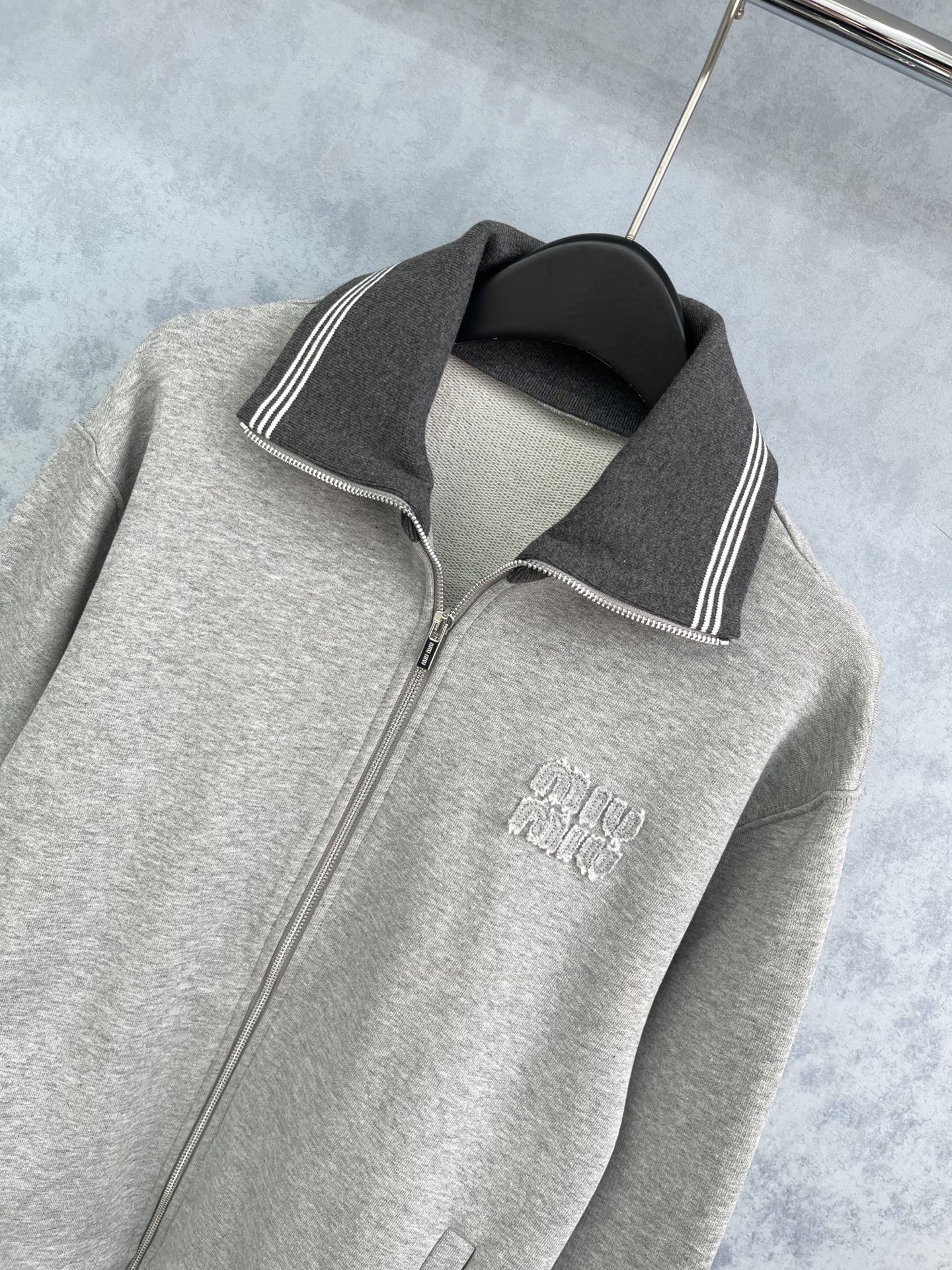 🛒𝐍𝐄𝐖 · 𝟐𝟎𝟐5/爆款现货原单品质 Miu Mi*｜25幢色翻领系列款新品外套高端定制棉质面料 立