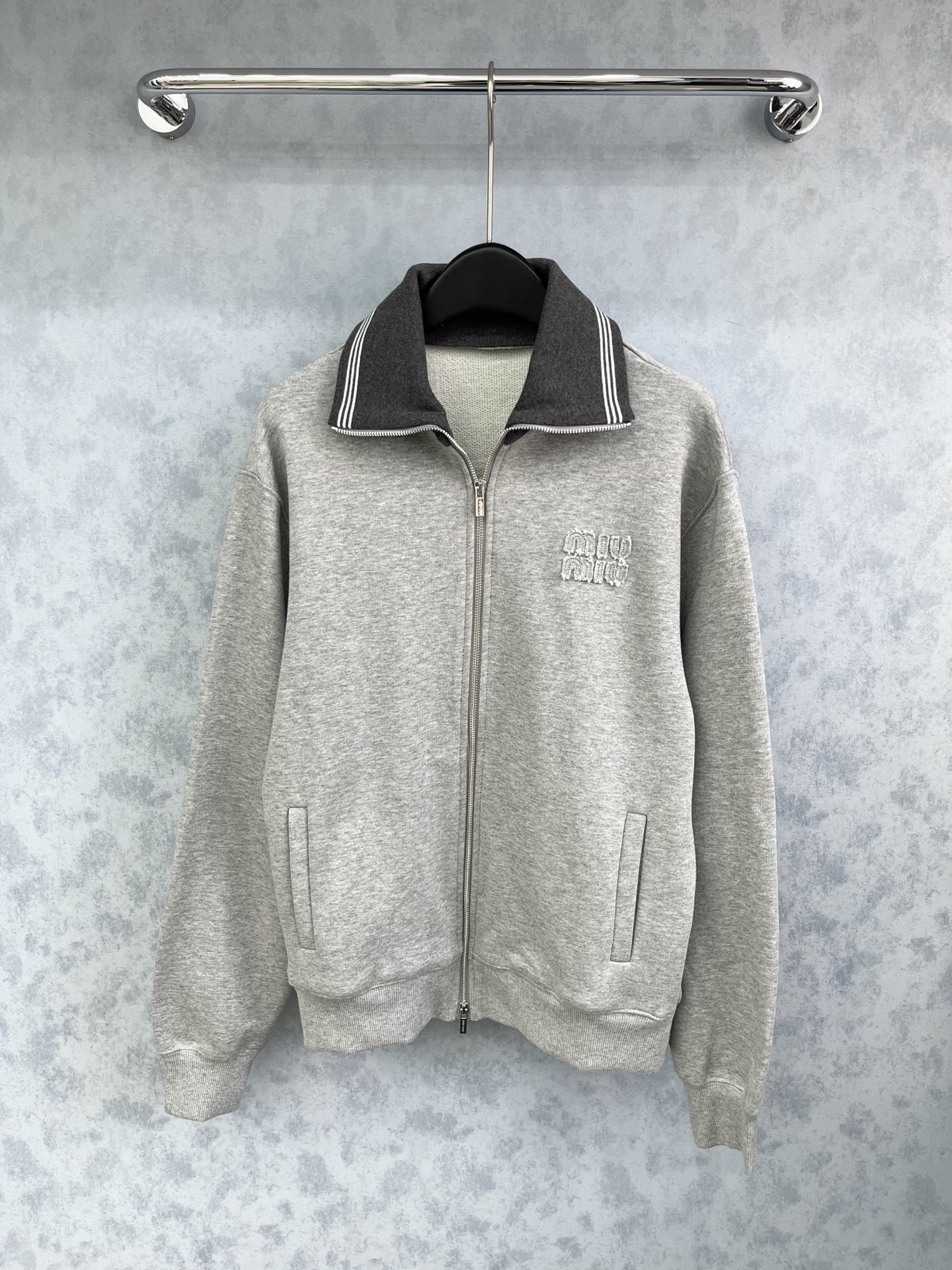 🛒𝐍𝐄𝐖 · 𝟐𝟎𝟐5/爆款现货原单品质 Miu Mi*｜25幢色翻领系列款新品外套高端定制棉质面料 立