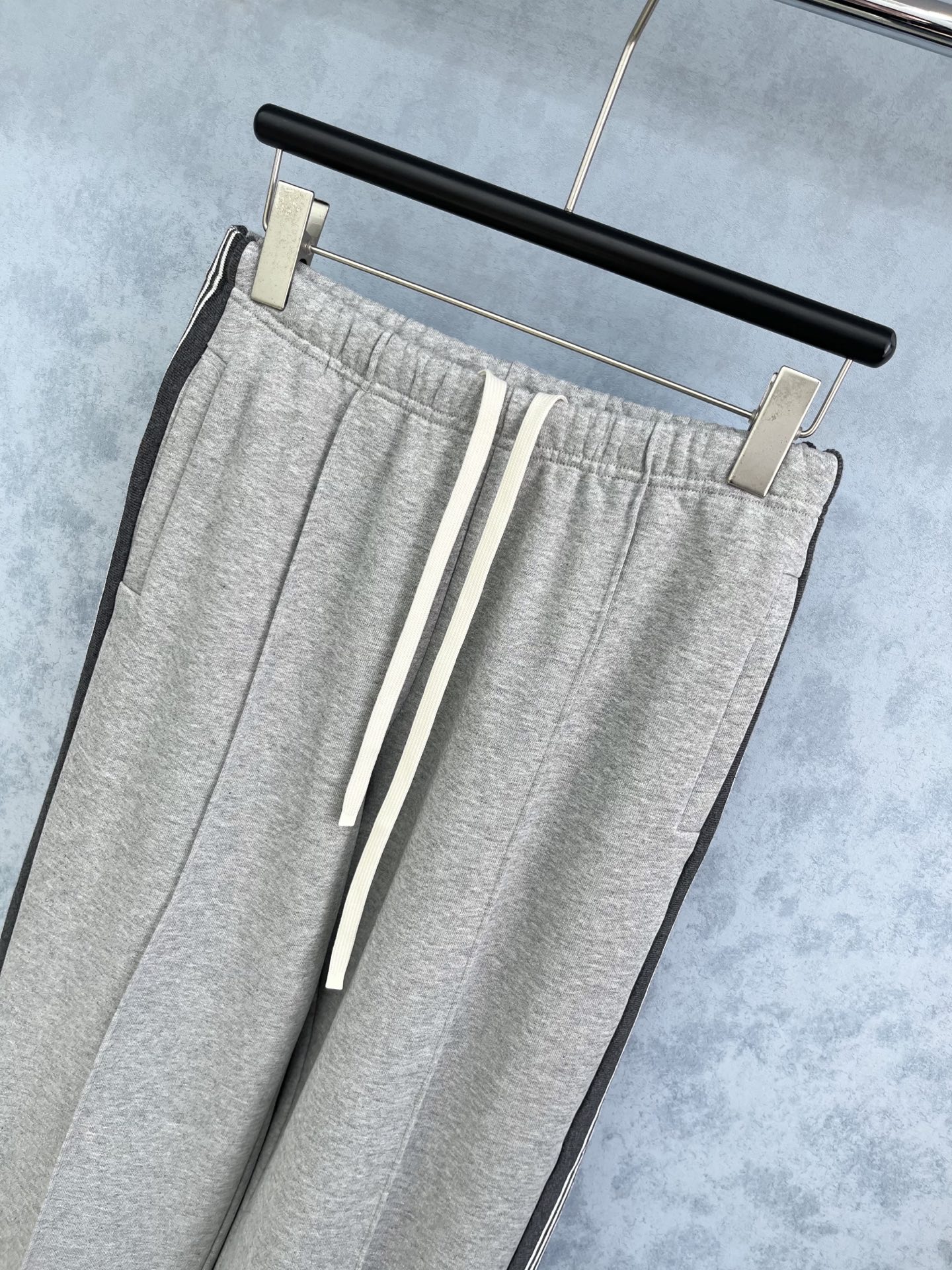 🛒𝐍𝐄𝐖 · 𝟐𝟎𝟐5/爆款现货原单品质 Miu Mi*｜25撞色织带拼接系列款新品休闲裤高端定制棉质面