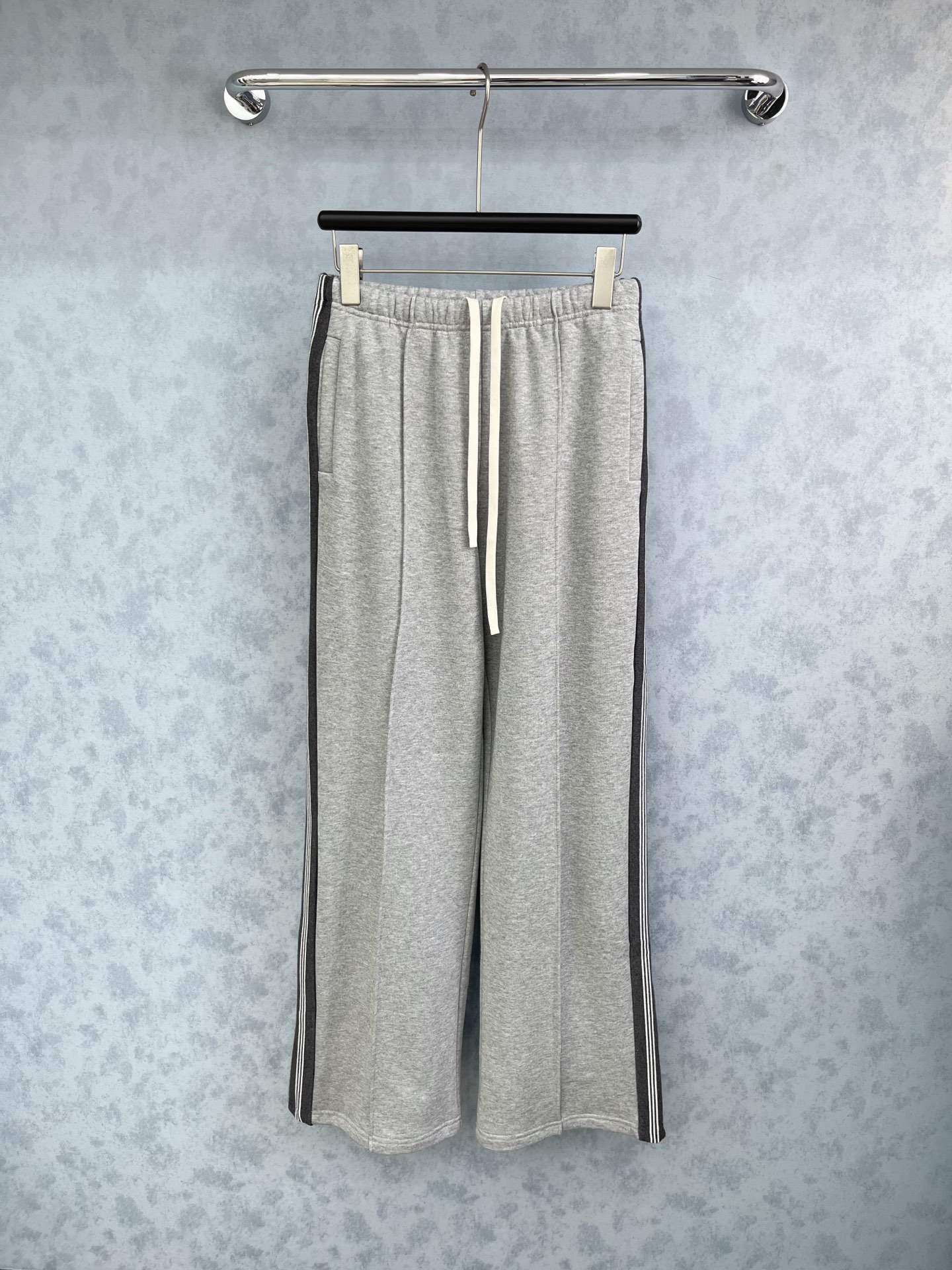 🛒𝐍𝐄𝐖 · 𝟐𝟎𝟐5/爆款现货原单品质 Miu Mi*｜25撞色织带拼接系列款新品休闲裤高端定制棉质面