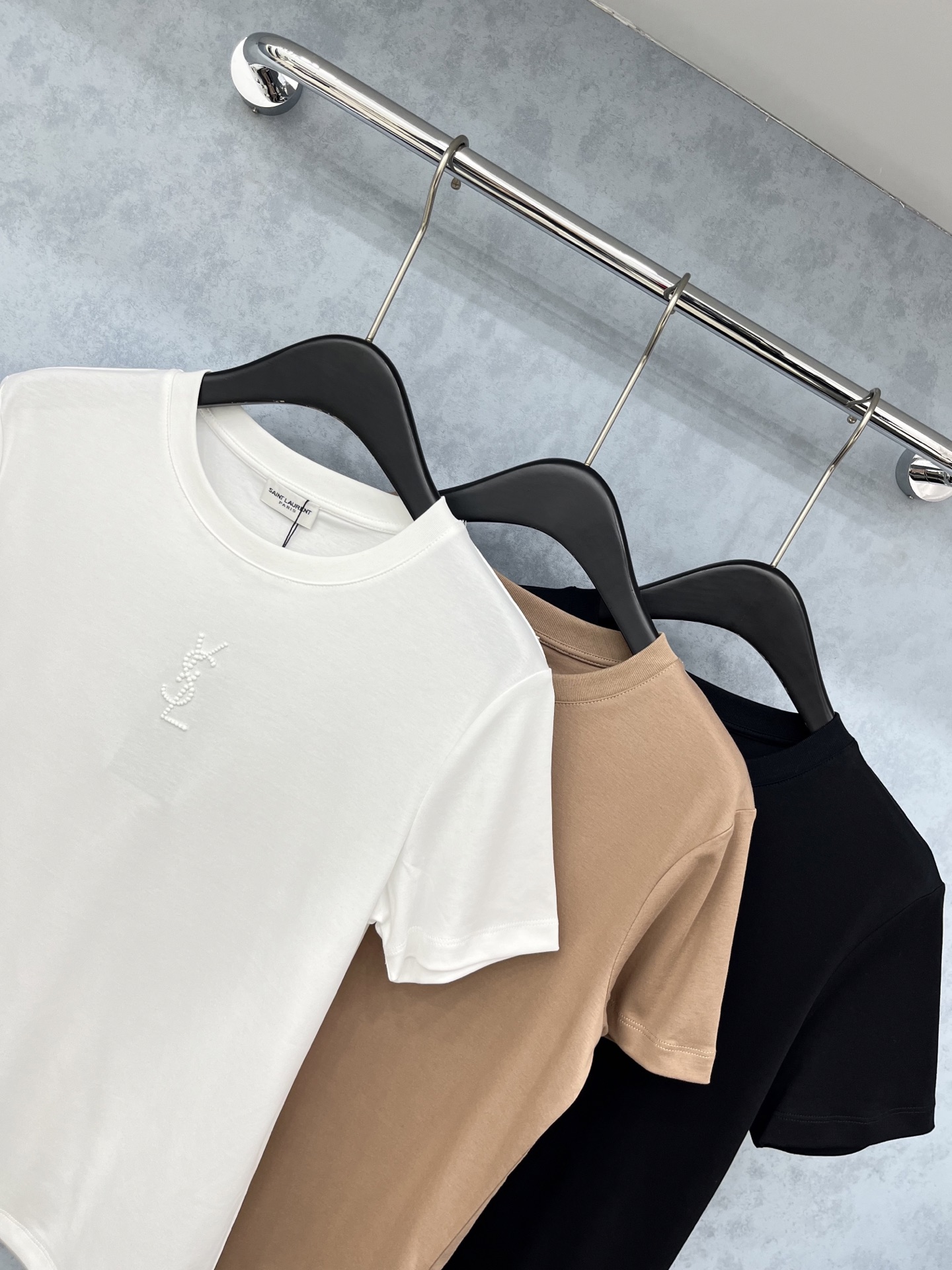 🛒𝐍𝐄𝐖 · 𝟐𝟎𝟐5/爆款现货原单品质 Ysl*｜精致刺绣短袖T恤高订面料 亲肤透气舒适标志性字母图案