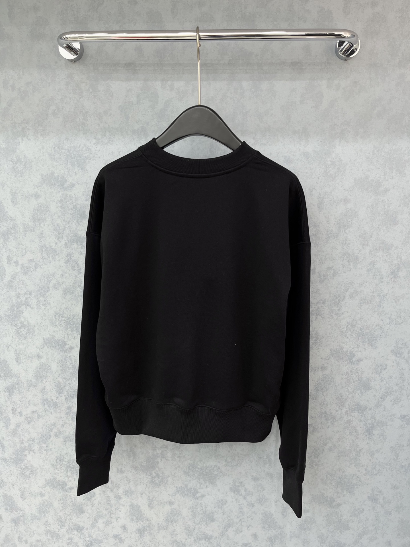 🛒𝐍𝐄𝐖 · 𝟐𝟎𝟐5/爆款现货【原版定制】Gucc*｜25经典圆领订珠卫衣干净利落的裁剪，落肩宽松慵懒