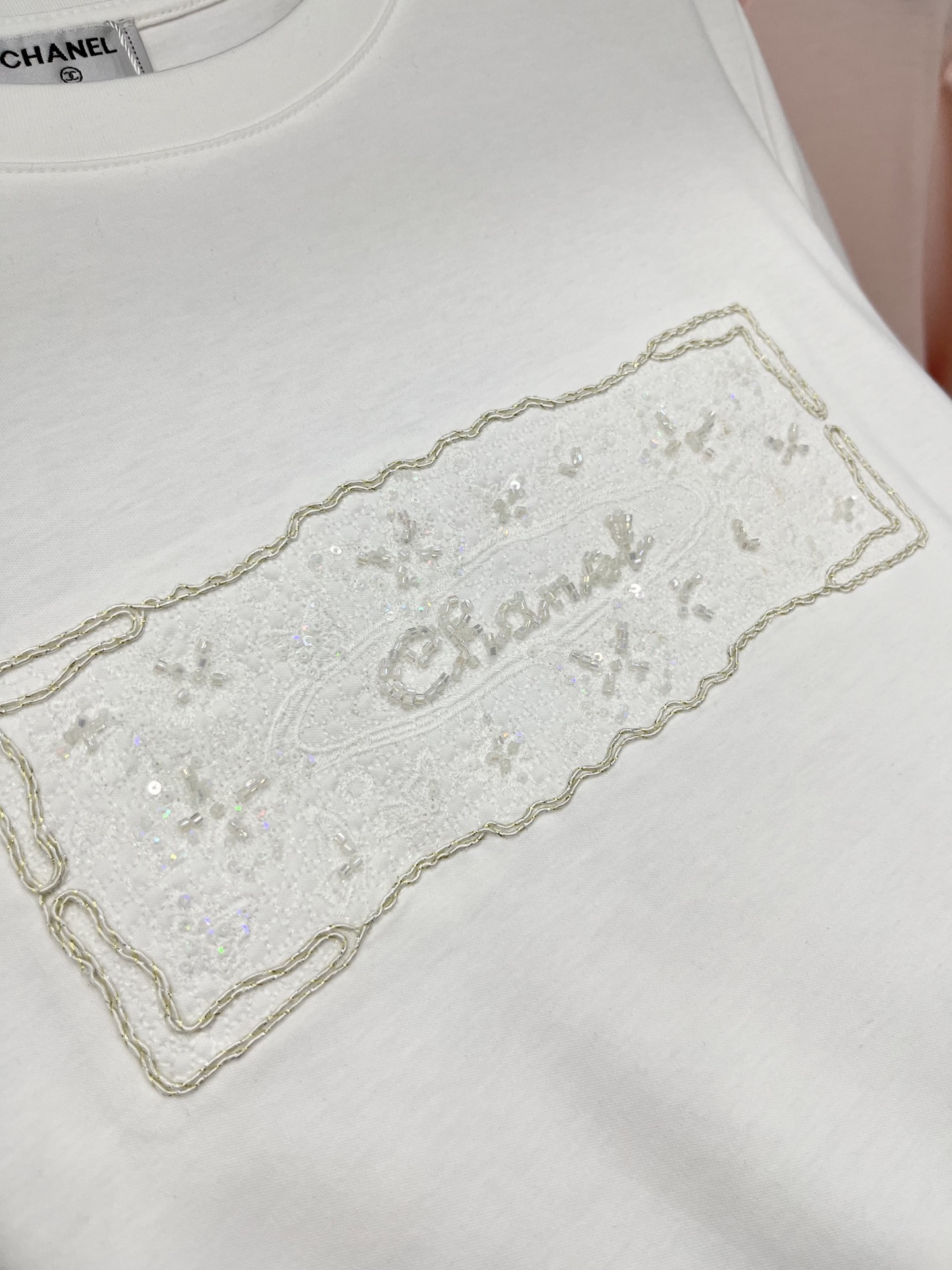 🛒𝐍𝐄𝐖 · 𝟐𝟎𝟐5/爆款现货原单品质 Chan*｜精致订珠短袖T恤高订面料 亲肤透气舒适标志性字母图