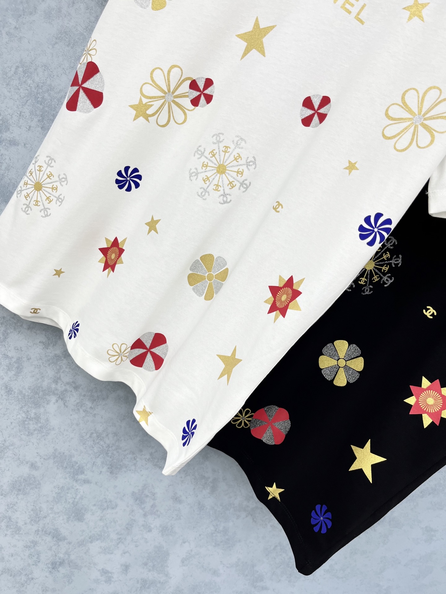 🛒𝐍𝐄𝐖 · 𝟐𝟎𝟐5/爆款现货原单品质 Chan*｜精致工艺印花短袖T恤高订面料 亲肤透气舒适标志性字