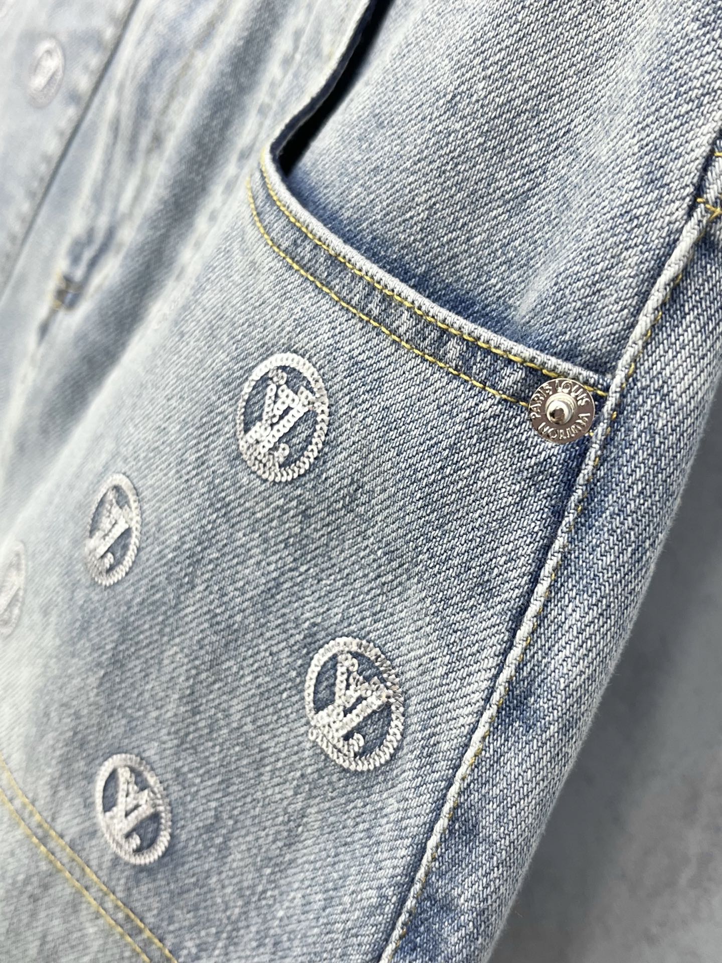 🛒𝐍𝐄𝐖 · 𝟐𝟎𝟐5/爆款现货【原版订制】 Lv｜25经典亮片牛仔半裙 工艺款 高端设计 进口面料质感