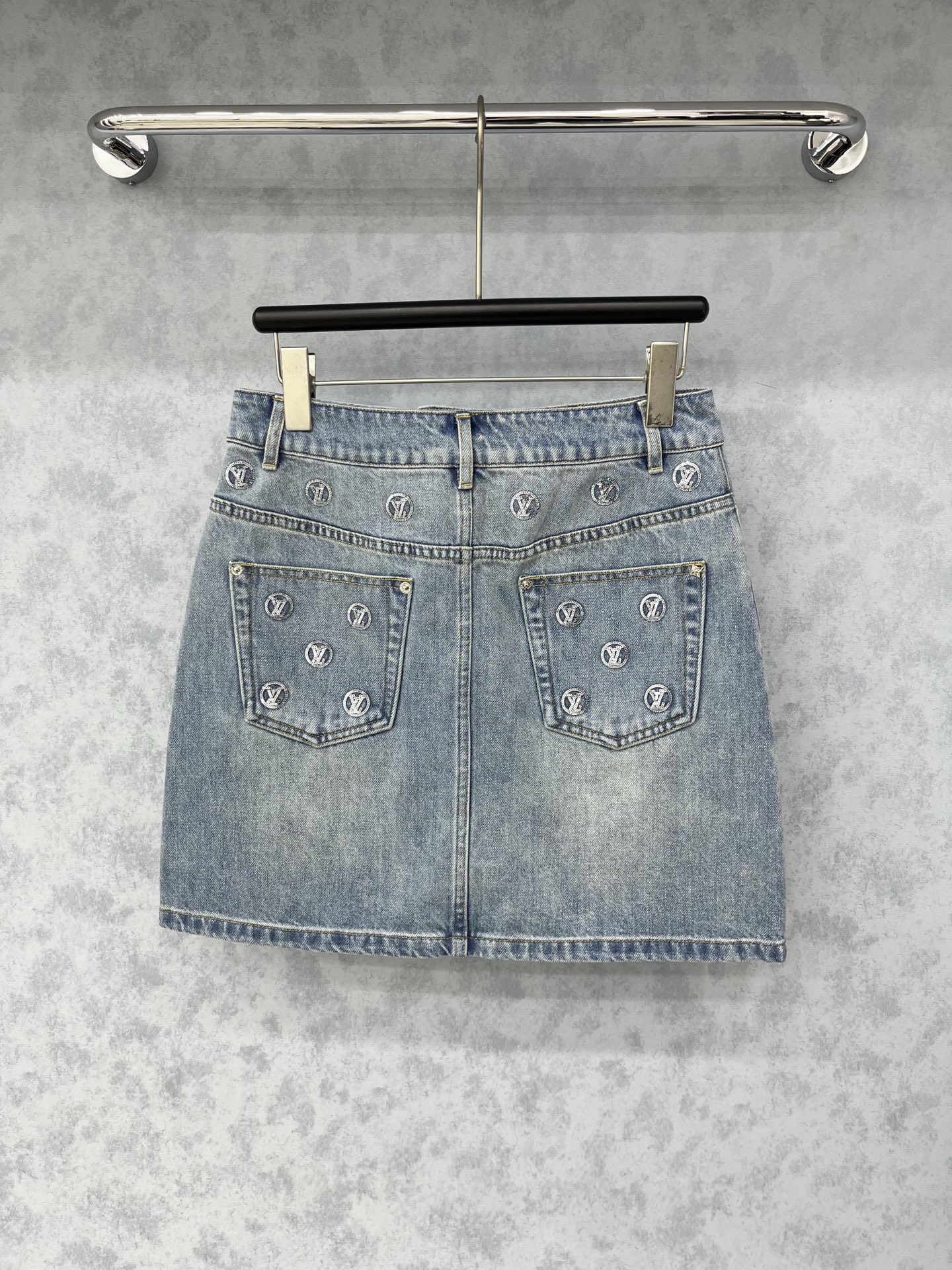 🛒𝐍𝐄𝐖 · 𝟐𝟎𝟐5/爆款现货【原版订制】 Lv｜25经典亮片牛仔半裙 工艺款 高端设计 进口面料质感