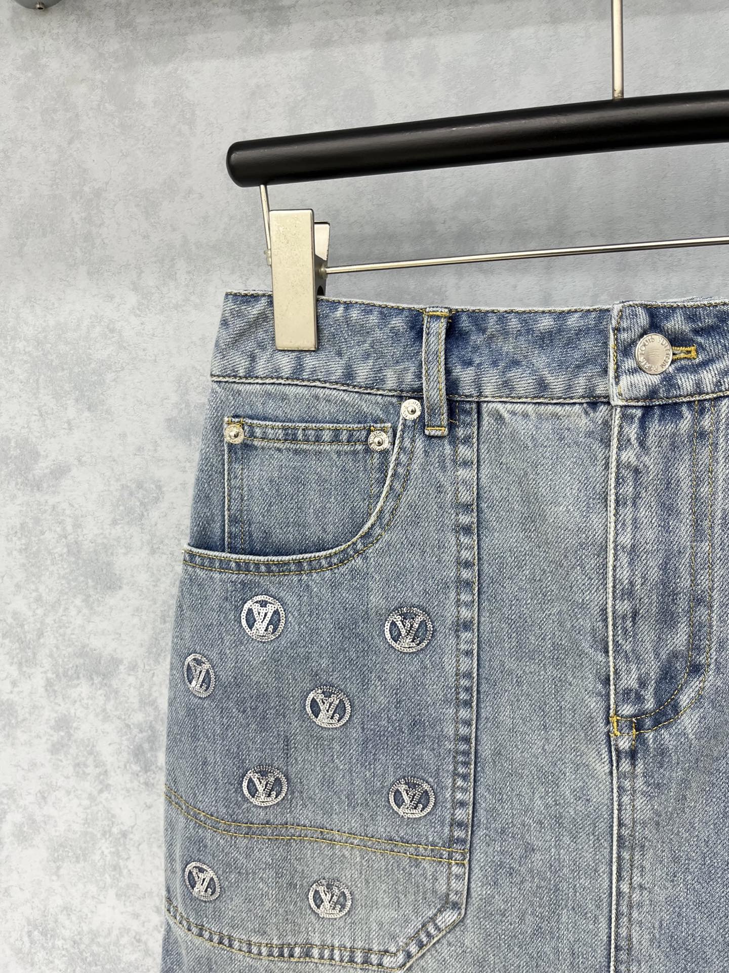 🛒𝐍𝐄𝐖 · 𝟐𝟎𝟐5/爆款现货【原版订制】 Lv｜25经典亮片牛仔半裙 工艺款 高端设计 进口面料质感