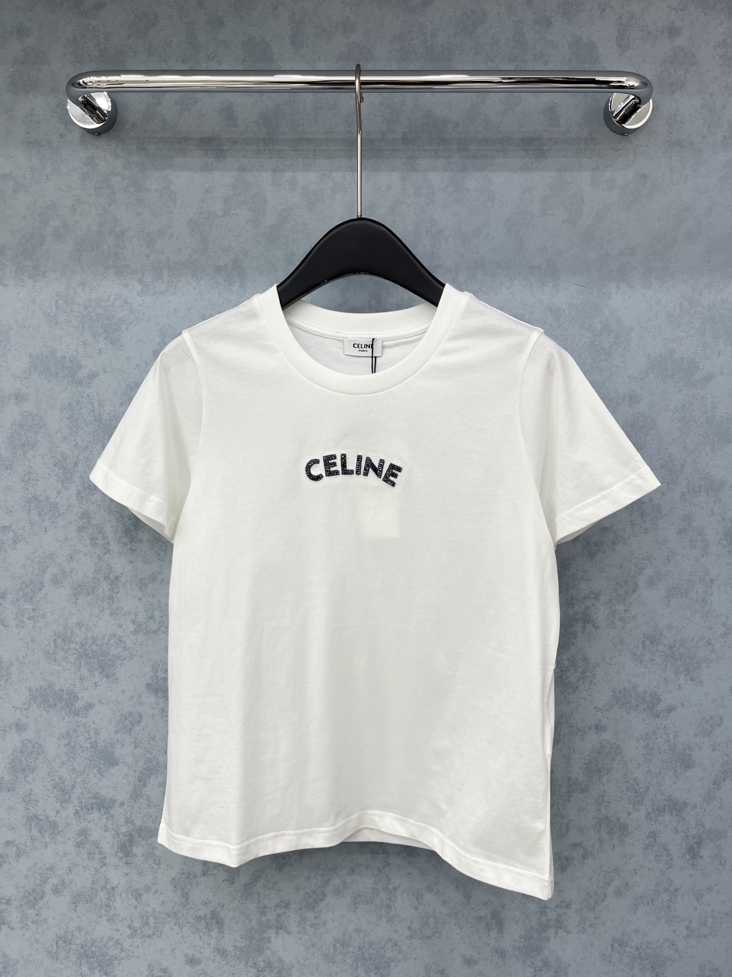 🛒𝐍𝐄𝐖 · 𝟐𝟎𝟐5/爆款现货原单品质 Celin*｜精致订珠短袖T恤高订面料 亲肤透气舒适标志性字母