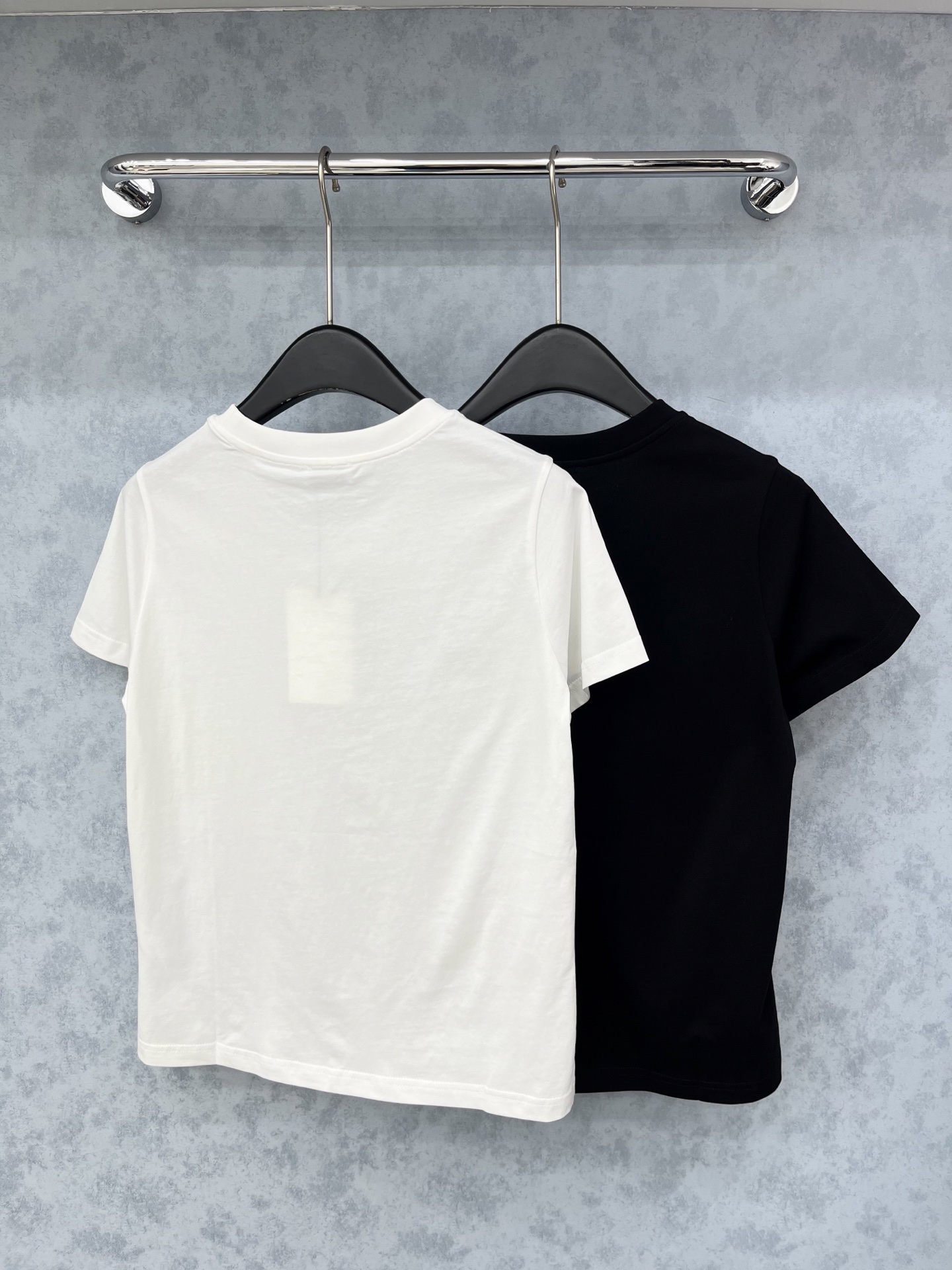 🛒𝐍𝐄𝐖 · 𝟐𝟎𝟐5/爆款现货原单品质 Celin*｜精致订珠短袖T恤高订面料 亲肤透气舒适标志性字母