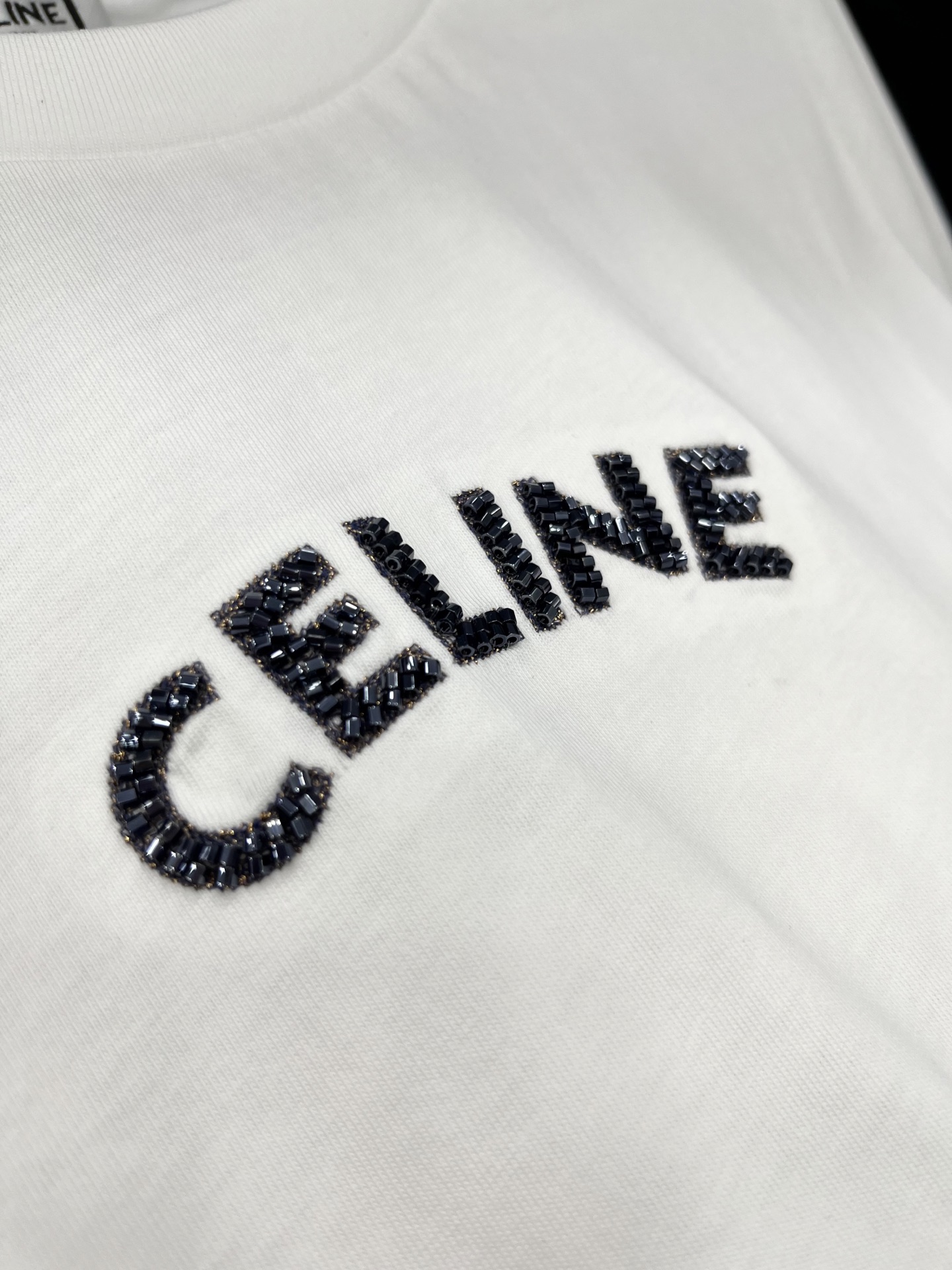 🛒𝐍𝐄𝐖 · 𝟐𝟎𝟐5/爆款现货原单品质 Celin*｜精致订珠短袖T恤高订面料 亲肤透气舒适标志性字母