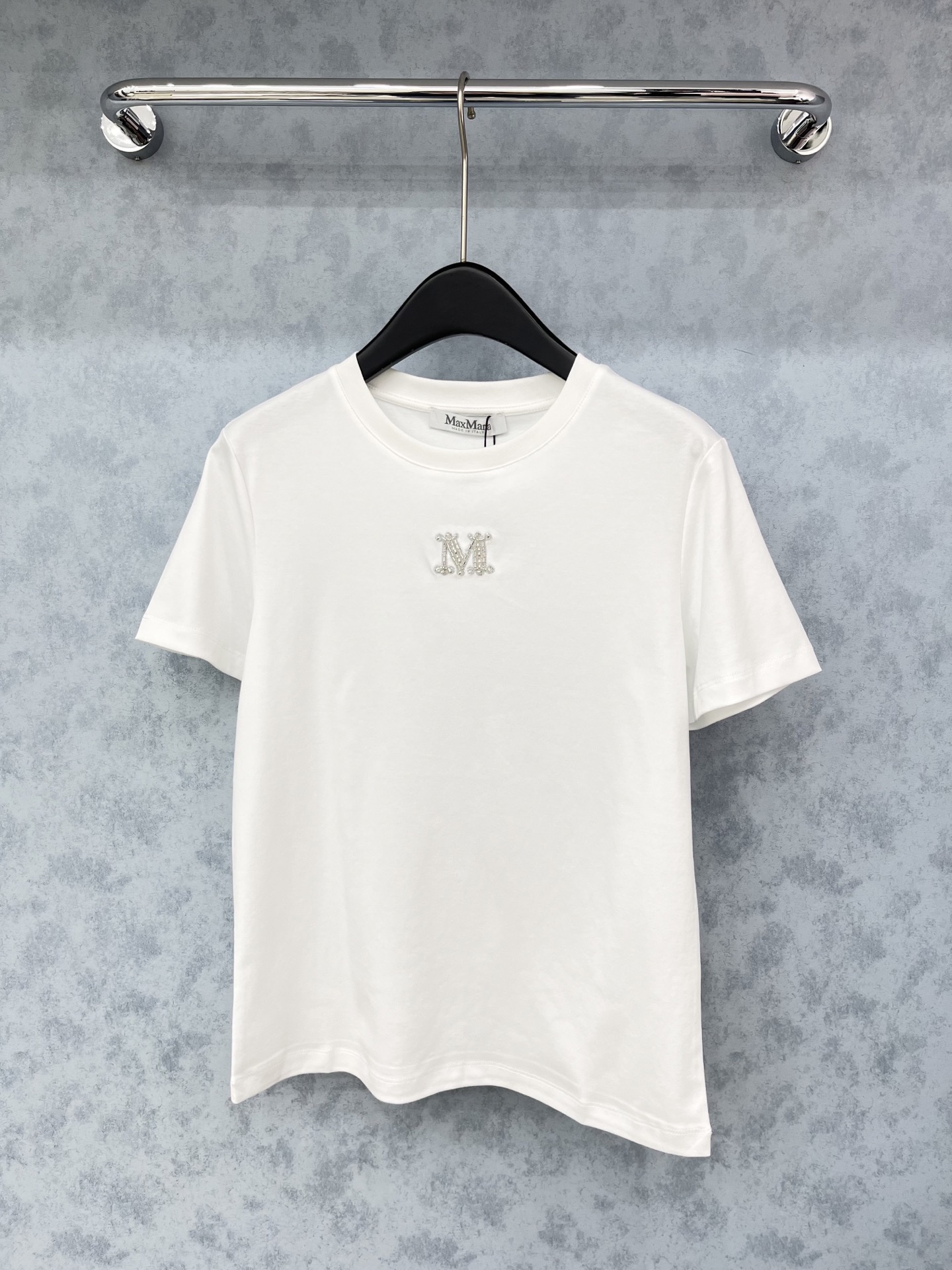 🛒𝐍𝐄𝐖 · 𝟐𝟎𝟐5/爆款现货原单品质 Max*｜精致订珠短袖T恤高订面料 亲肤透气舒适标志性字母图案