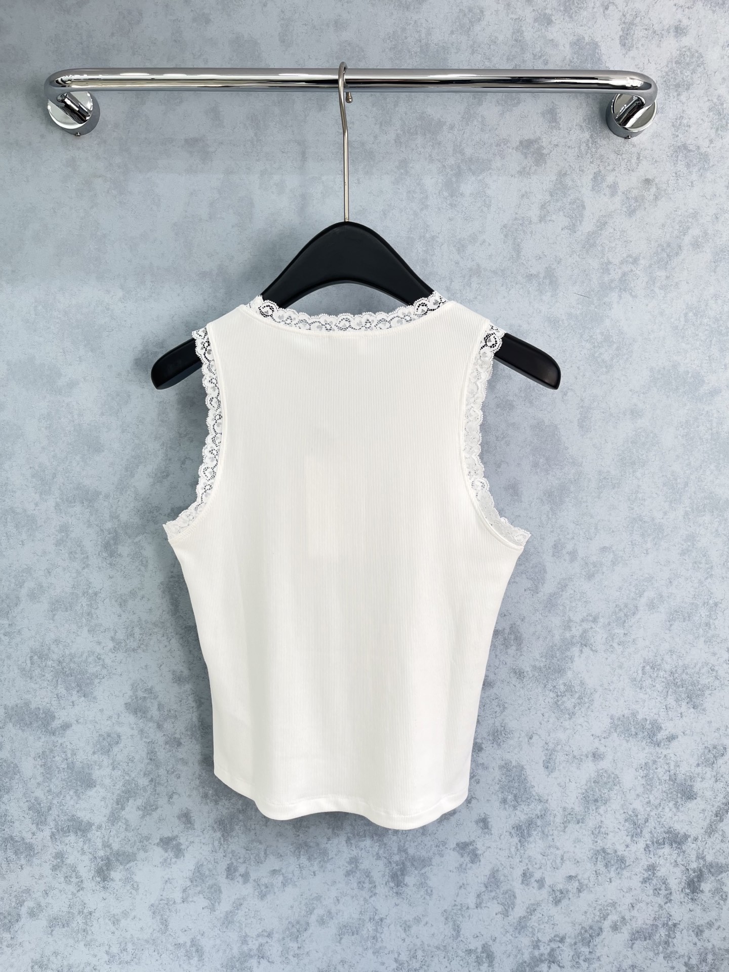 🛒𝐍𝐄𝐖 · 𝟐𝟎𝟐5/爆款现货【原版定制】Celin*｜25新款大圆领蕾丝拼接花边刺绣背心 系列款 不