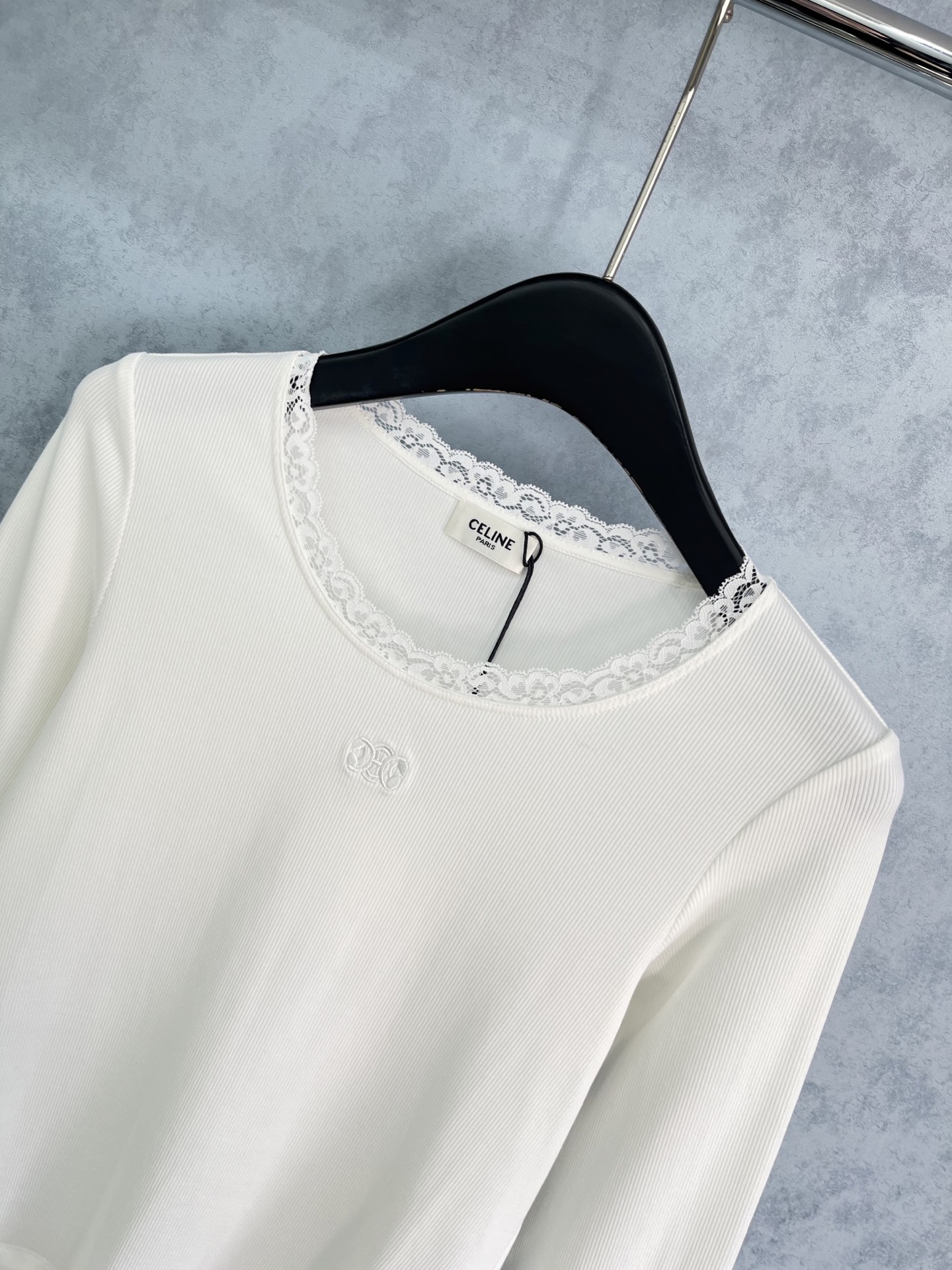 🛒𝐍𝐄𝐖 · 𝟐𝟎𝟐5/爆款现货【原版定制】Celin*｜25新款大圆领蕾丝拼接花边刺绣长袖打底 系列款